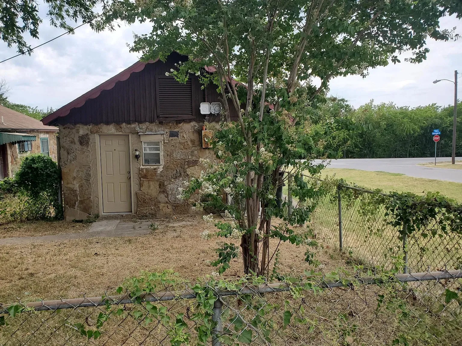 Single Family Residence For Rent in Ellis County , 318 Overlook Drive, Midlothian, Texas 76065, 1 Bedroom, 1 Bathroom, Garage spaces, 468 Sqft, built in 1960, mls#21411424, Real Estate Agent in Midlothian, Homes For Rent in Ellis county, Homes For Rent in Midlothian, Realtor in Midlothian Texas, Real Estate Brokerage Independent Realty Texas, Luminita Cordes Realtor