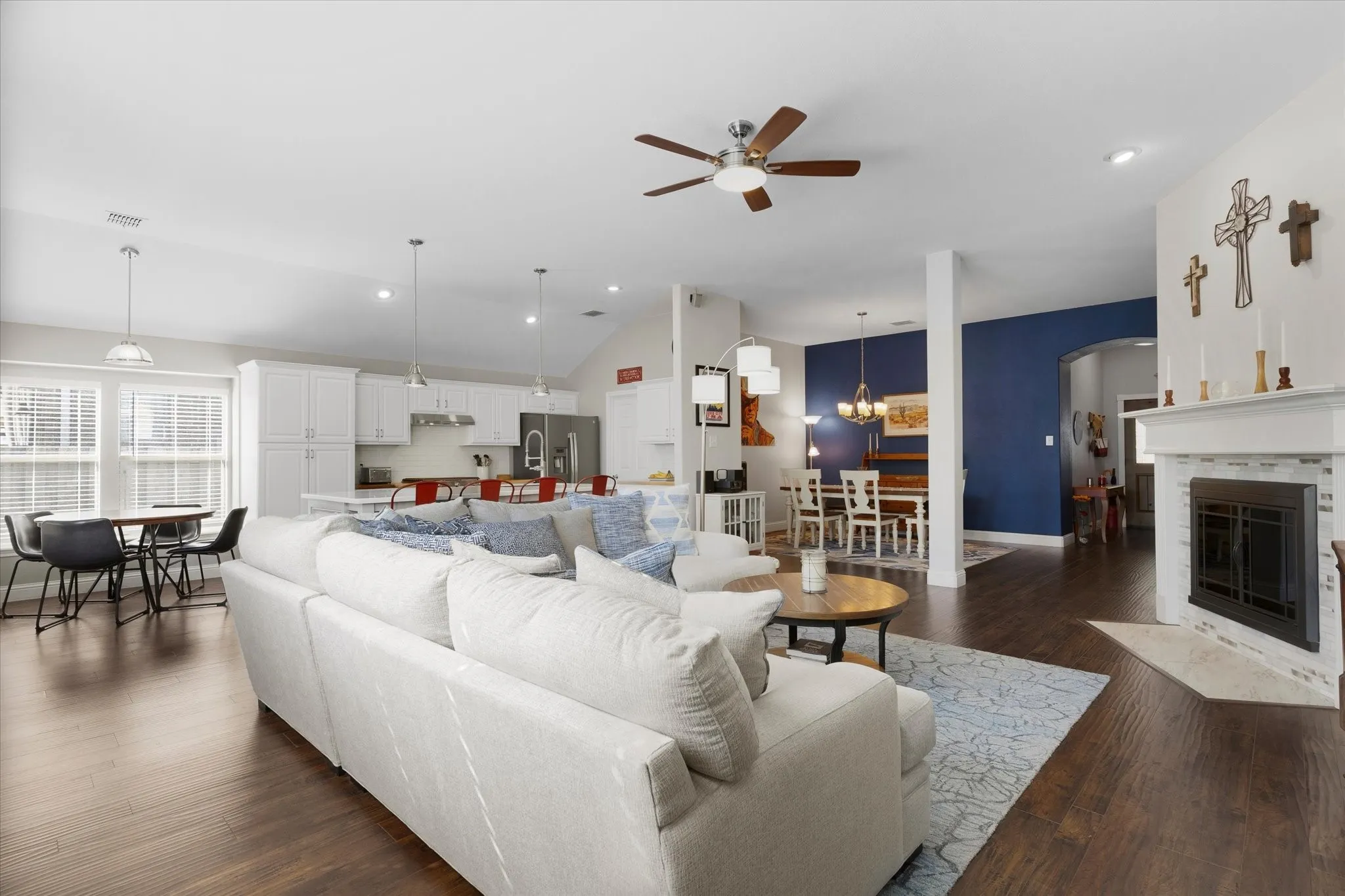Single Family Residence For Sale in Tarrant County , 1316 Missionary Ridge Trail, Fort Worth, Texas 76131, 4 Bedroom, 2 Bathroom, 2 Garage spaces, 2,385 Sqft, built in 2007, mls#21405681, Real Estate Agent in Fort Worth, Homes For Sale in Tarrant county, Homes For Sale in Fort Worth, Realtor in Fort Worth Texas, Real Estate Brokerage Independent Realty Texas, Luminita Cordes Realtor