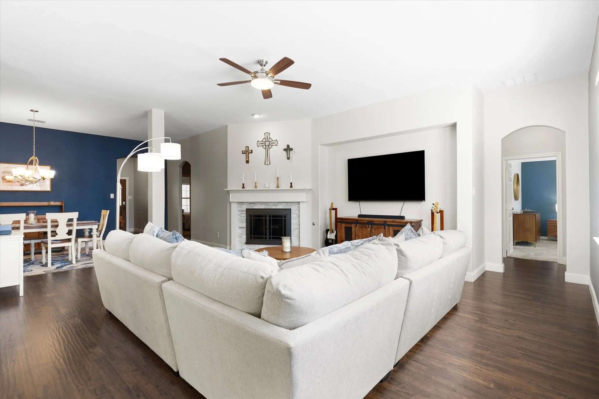 Single Family Residence For Sale in Tarrant County , 1316 Missionary Ridge Trail, Fort Worth, Texas 76131, 4 Bedroom, 2 Bathroom, 2 Garage spaces, 2,385 Sqft, built in 2007, mls#21405681, Real Estate Agent in Fort Worth, Homes For Sale in Tarrant county, Homes For Sale in Fort Worth, Realtor in Fort Worth Texas, Real Estate Brokerage Independent Realty Texas, Luminita Cordes Realtor