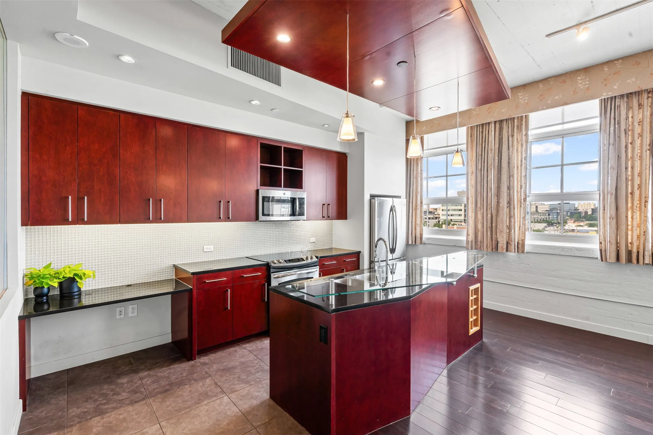 Condominium For Sale in Tarrant County , 2600 W 7th Street 1535, Fort Worth, Texas 76107, 1 Bedroom, 1 Bathroom, 1 Garage spaces, 946 Sqft, built in 1928, mls#21410774, Real Estate Agent in Fort Worth, Homes For Sale in Tarrant county, Homes For Sale in Fort Worth, Realtor in Fort Worth Texas, Real Estate Brokerage Independent Realty Texas, Luminita Cordes Realtor