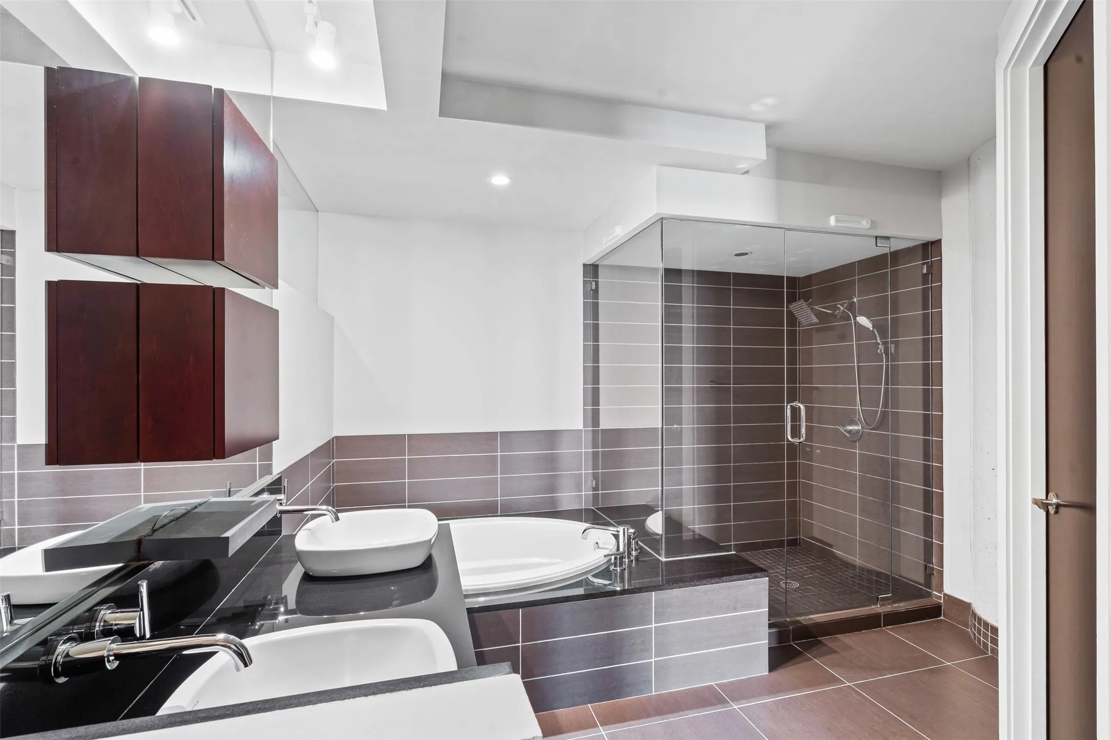 Condominium For Sale in Tarrant County , 2600 W 7th Street 1535, Fort Worth, Texas 76107, 1 Bedroom, 1 Bathroom, 1 Garage spaces, 946 Sqft, built in 1928, mls#21410774, Real Estate Agent in Fort Worth, Homes For Sale in Tarrant county, Homes For Sale in Fort Worth, Realtor in Fort Worth Texas, Real Estate Brokerage Independent Realty Texas, Luminita Cordes Realtor