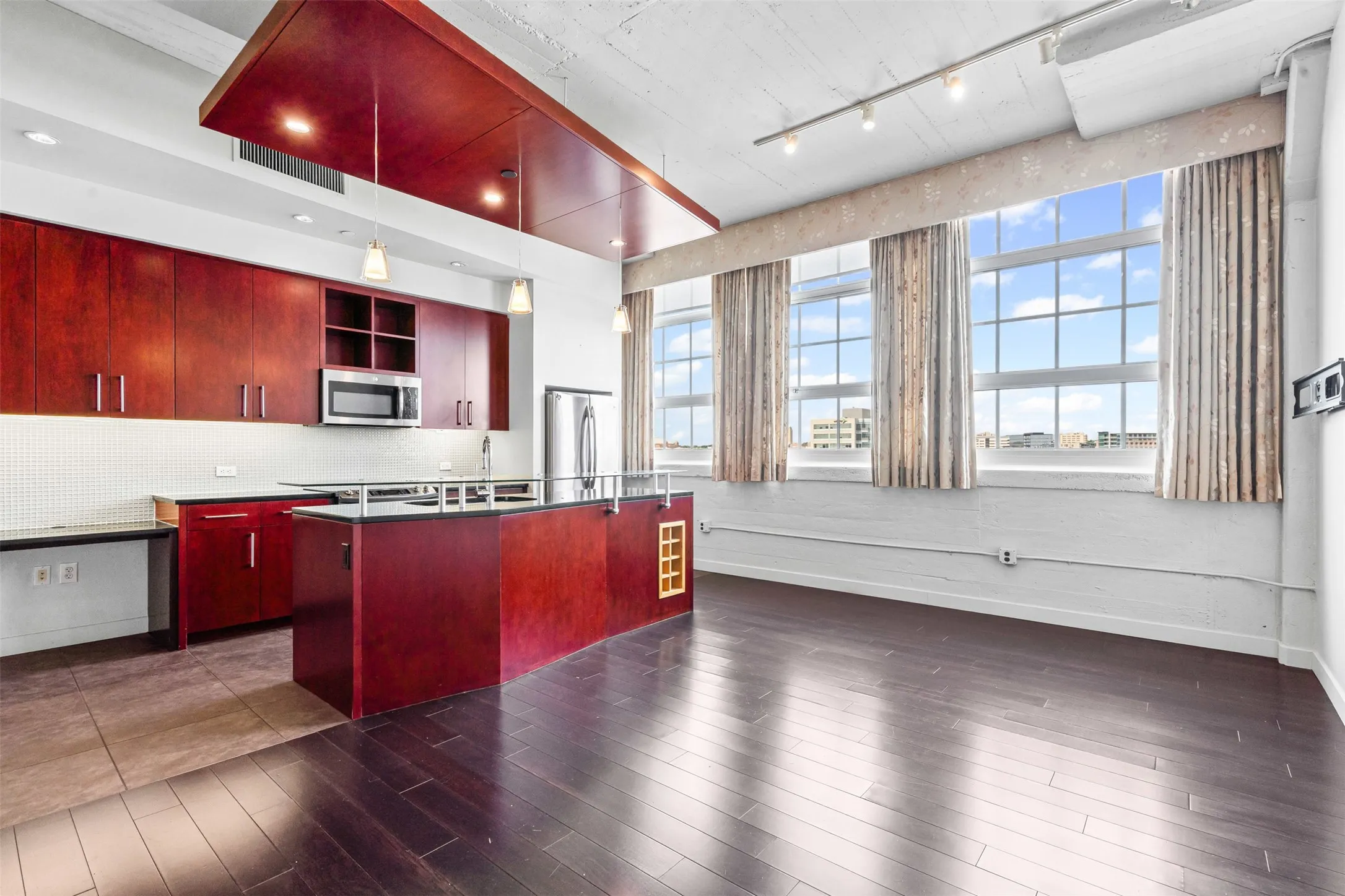 Condominium For Sale in Tarrant County , 2600 W 7th Street 1535, Fort Worth, Texas 76107, 1 Bedroom, 1 Bathroom, 1 Garage spaces, 946 Sqft, built in 1928, mls#21410774, Real Estate Agent in Fort Worth, Homes For Sale in Tarrant county, Homes For Sale in Fort Worth, Realtor in Fort Worth Texas, Real Estate Brokerage Independent Realty Texas, Luminita Cordes Realtor