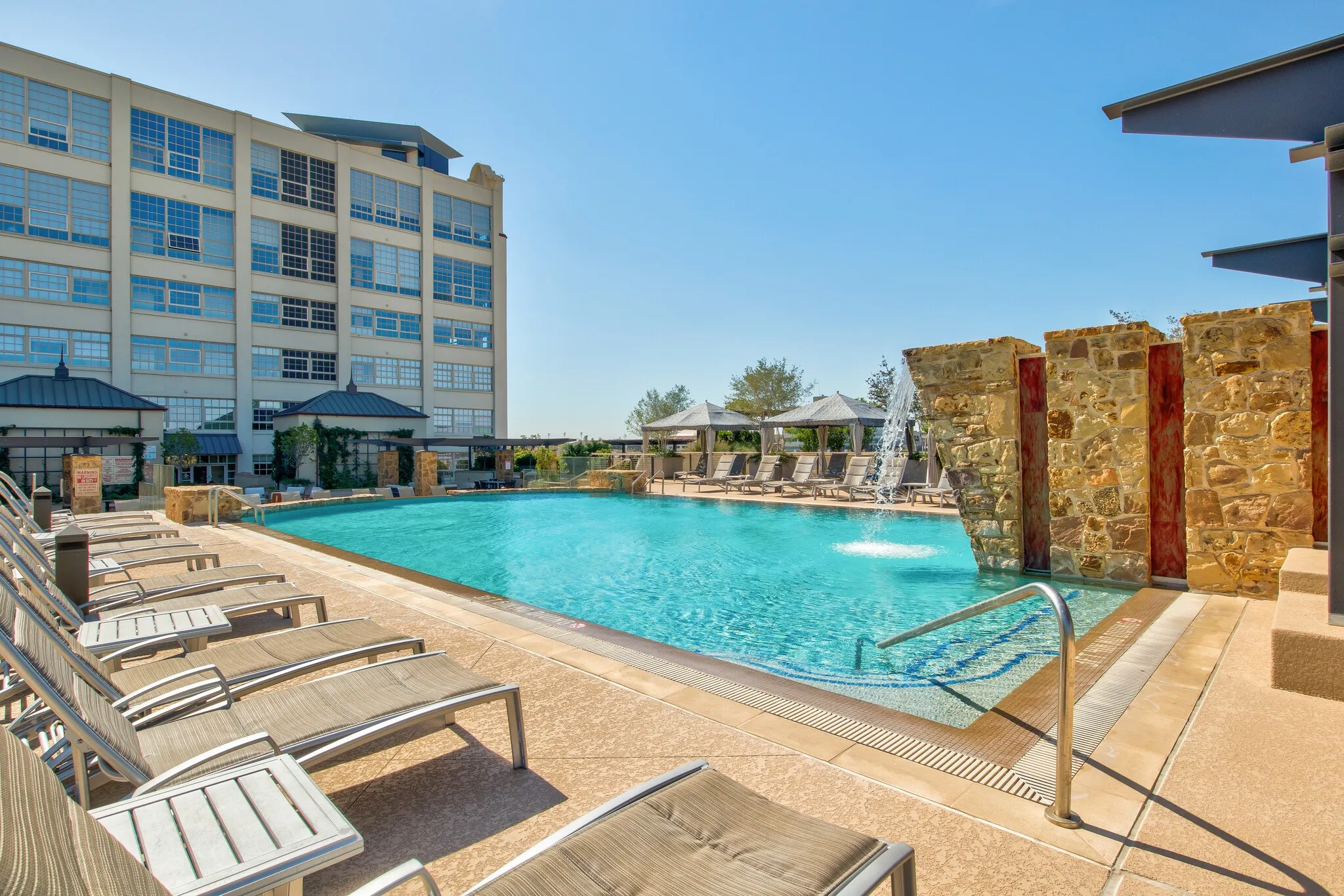 Condominium For Sale in Tarrant County , 2600 W 7th Street 1535, Fort Worth, Texas 76107, 1 Bedroom, 1 Bathroom, 1 Garage spaces, 946 Sqft, built in 1928, mls#21410774, Real Estate Agent in Fort Worth, Homes For Sale in Tarrant county, Homes For Sale in Fort Worth, Realtor in Fort Worth Texas, Real Estate Brokerage Independent Realty Texas, Luminita Cordes Realtor