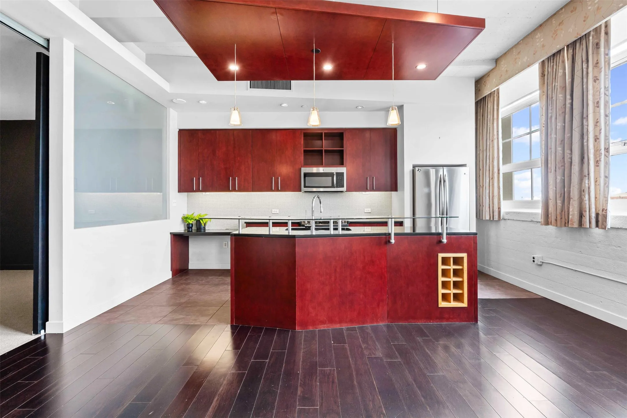 Condominium For Sale in Tarrant County , 2600 W 7th Street 1535, Fort Worth, Texas 76107, 1 Bedroom, 1 Bathroom, 1 Garage spaces, 946 Sqft, built in 1928, mls#21410774, Real Estate Agent in Fort Worth, Homes For Sale in Tarrant county, Homes For Sale in Fort Worth, Realtor in Fort Worth Texas, Real Estate Brokerage Independent Realty Texas, Luminita Cordes Realtor