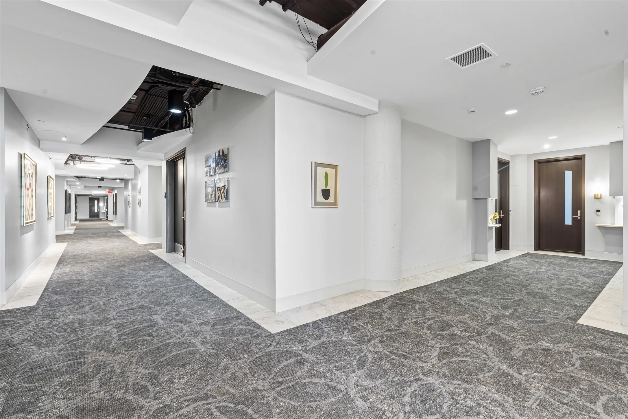 Condominium For Sale in Tarrant County , 2600 W 7th Street 1535, Fort Worth, Texas 76107, 1 Bedroom, 1 Bathroom, 1 Garage spaces, 946 Sqft, built in 1928, mls#21410774, Real Estate Agent in Fort Worth, Homes For Sale in Tarrant county, Homes For Sale in Fort Worth, Realtor in Fort Worth Texas, Real Estate Brokerage Independent Realty Texas, Luminita Cordes Realtor