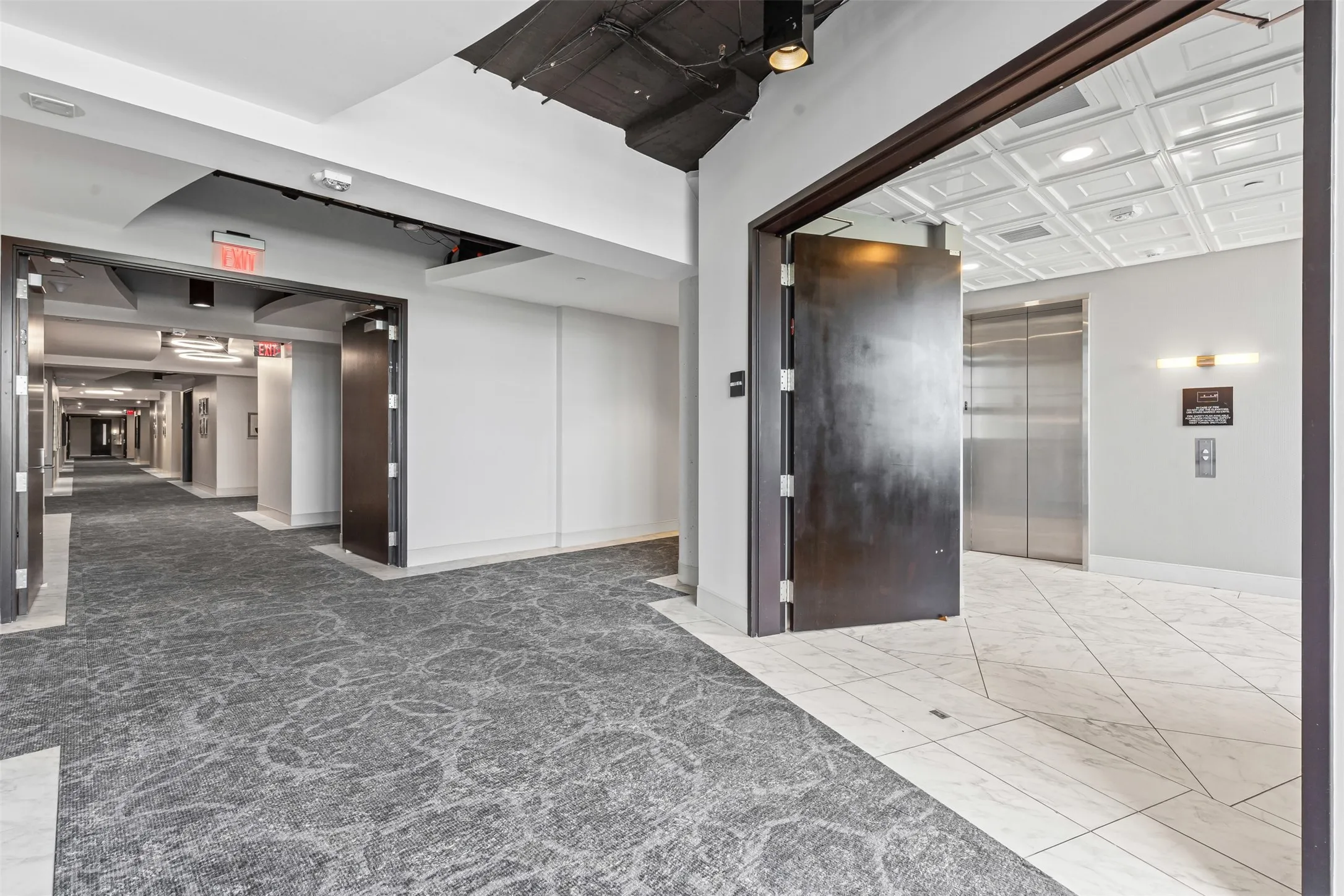 Condominium For Sale in Tarrant County , 2600 W 7th Street 1535, Fort Worth, Texas 76107, 1 Bedroom, 1 Bathroom, 1 Garage spaces, 946 Sqft, built in 1928, mls#21410774, Real Estate Agent in Fort Worth, Homes For Sale in Tarrant county, Homes For Sale in Fort Worth, Realtor in Fort Worth Texas, Real Estate Brokerage Independent Realty Texas, Luminita Cordes Realtor