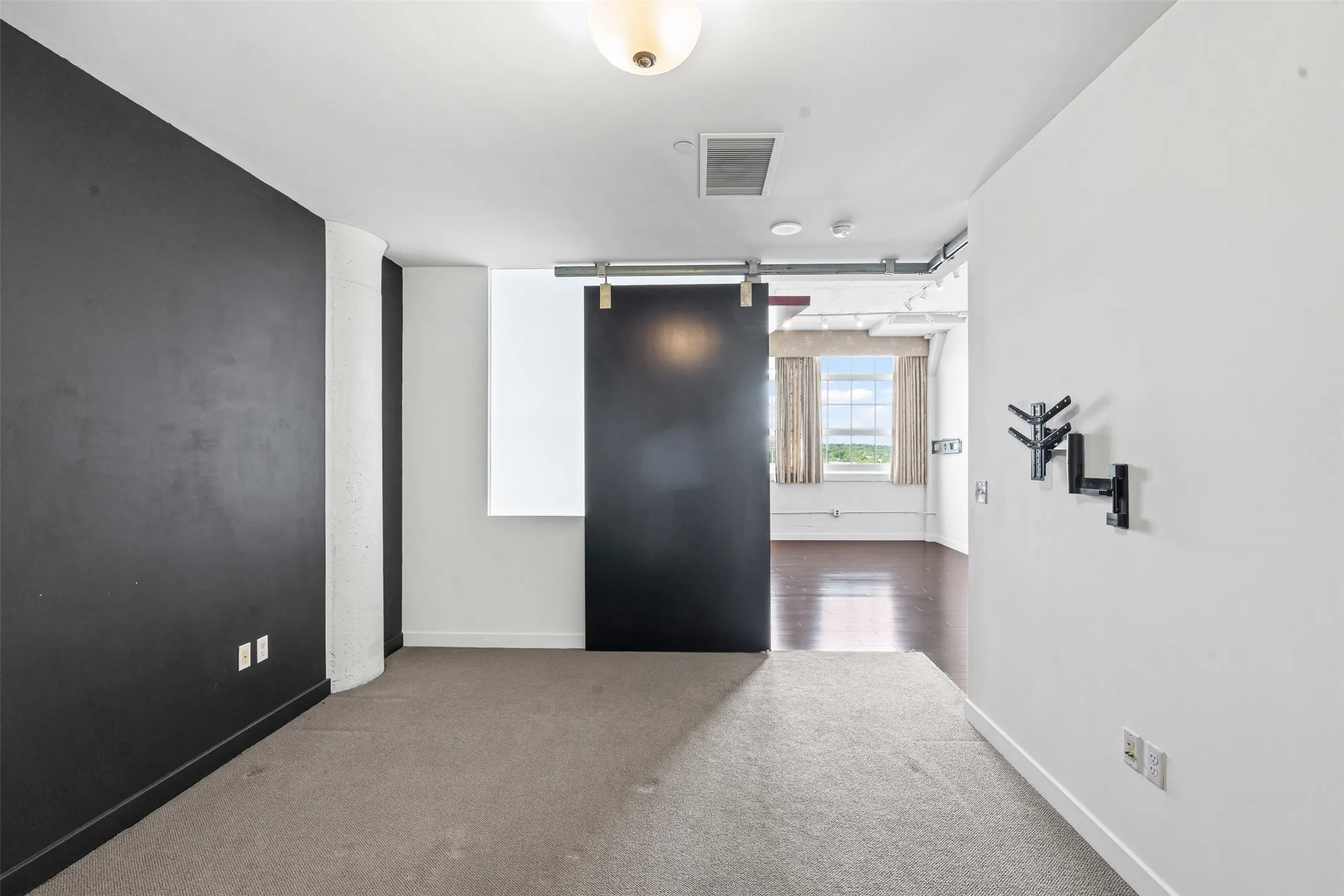 Condominium For Sale in Tarrant County , 2600 W 7th Street 1535, Fort Worth, Texas 76107, 1 Bedroom, 1 Bathroom, 1 Garage spaces, 946 Sqft, built in 1928, mls#21410774, Real Estate Agent in Fort Worth, Homes For Sale in Tarrant county, Homes For Sale in Fort Worth, Realtor in Fort Worth Texas, Real Estate Brokerage Independent Realty Texas, Luminita Cordes Realtor