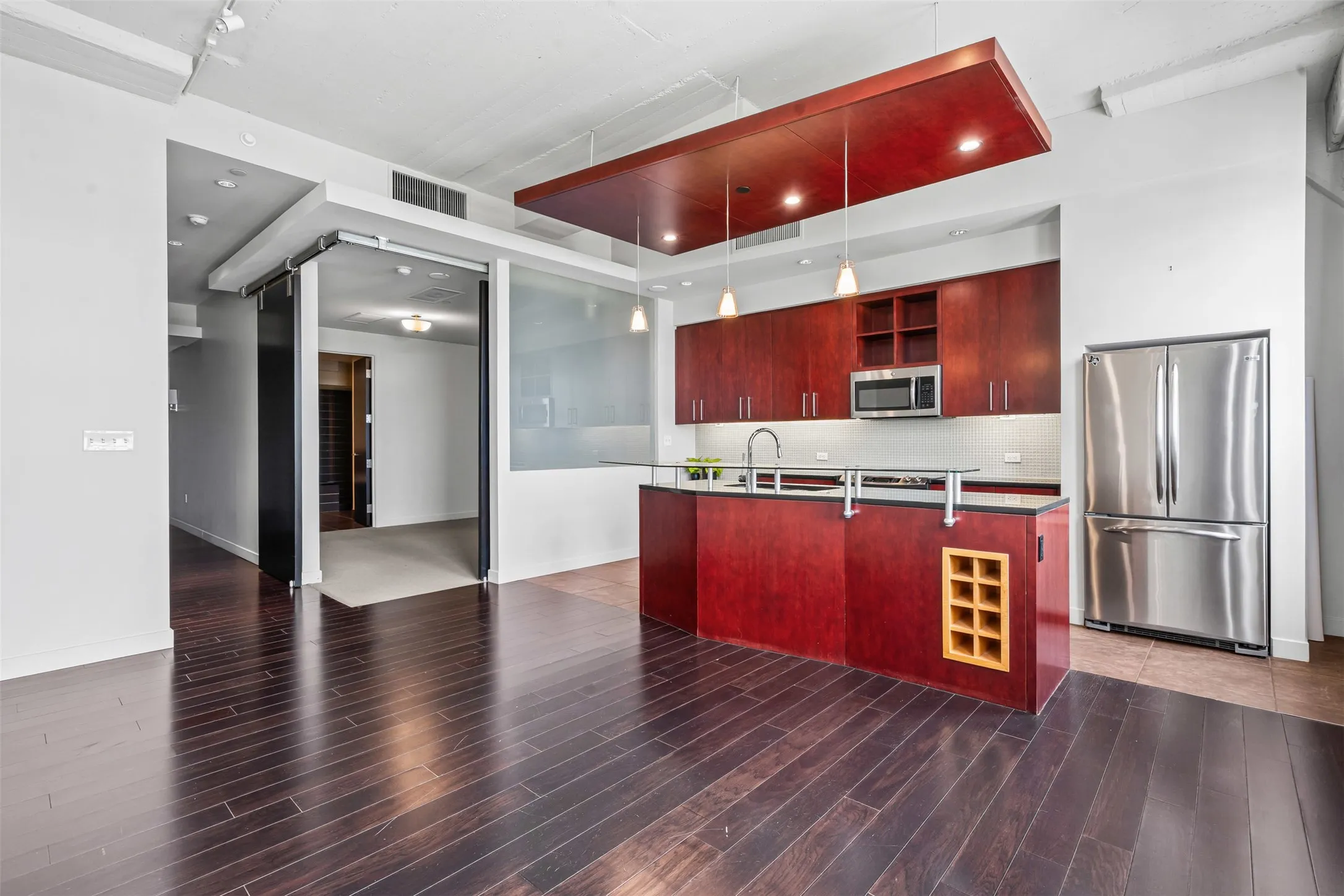 Condominium For Sale in Tarrant County , 2600 W 7th Street 1535, Fort Worth, Texas 76107, 1 Bedroom, 1 Bathroom, 1 Garage spaces, 946 Sqft, built in 1928, mls#21410774, Real Estate Agent in Fort Worth, Homes For Sale in Tarrant county, Homes For Sale in Fort Worth, Realtor in Fort Worth Texas, Real Estate Brokerage Independent Realty Texas, Luminita Cordes Realtor