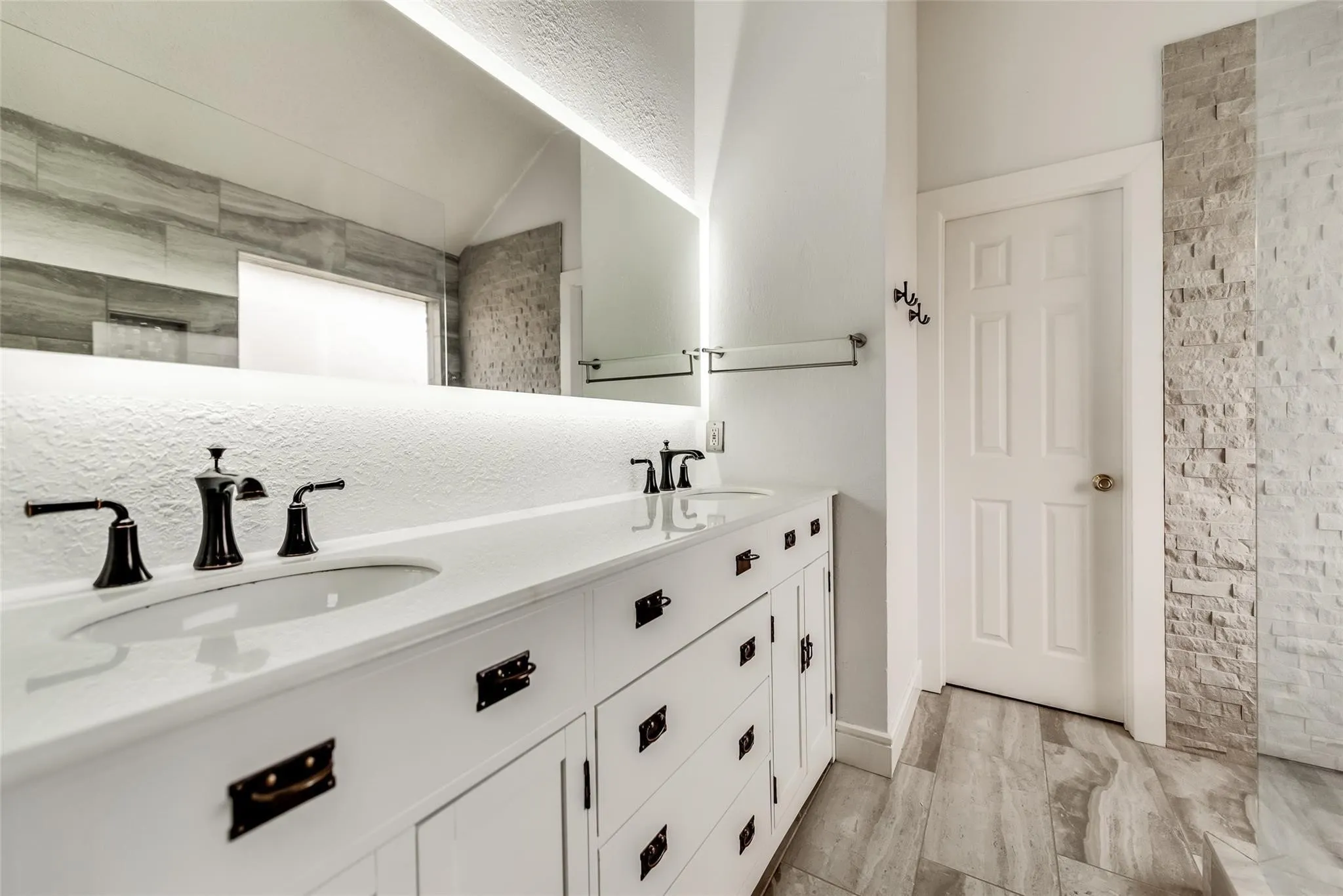 Single Family Residence For Rent in Dallas County , 7409 Gillon Drive, Rowlett, Texas 75089, 3 Bedroom, 2 Bathroom, 2 Garage spaces, 1,493 Sqft, built in 1993, mls#21409654, Real Estate Agent in Rowlett, Homes For Rent in Dallas county, Homes For Rent in Rowlett, Realtor in Rowlett Texas, Real Estate Brokerage Independent Realty Texas, Luminita Cordes Realtor