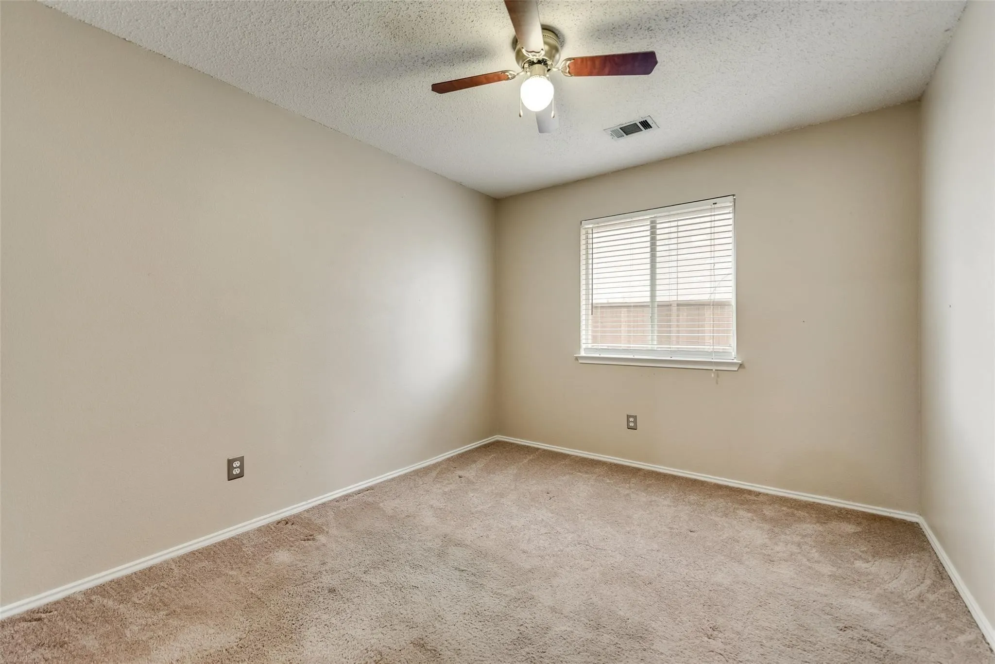 Single Family Residence For Rent in Dallas County , 7409 Gillon Drive, Rowlett, Texas 75089, 3 Bedroom, 2 Bathroom, 2 Garage spaces, 1,493 Sqft, built in 1993, mls#21409654, Real Estate Agent in Rowlett, Homes For Rent in Dallas county, Homes For Rent in Rowlett, Realtor in Rowlett Texas, Real Estate Brokerage Independent Realty Texas, Luminita Cordes Realtor