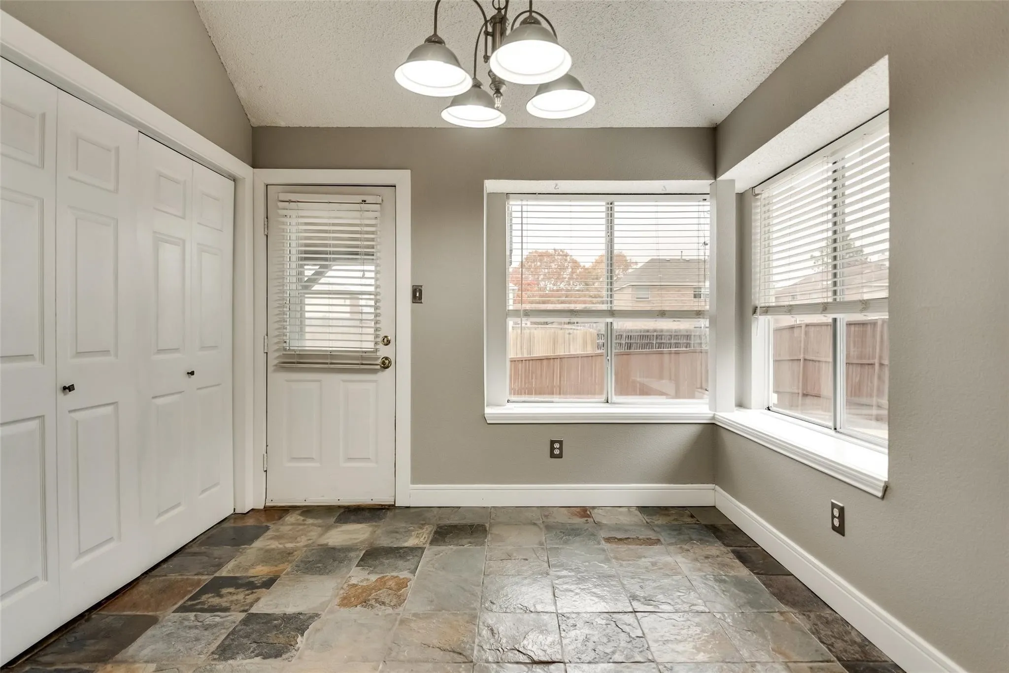 Single Family Residence For Rent in Dallas County , 7409 Gillon Drive, Rowlett, Texas 75089, 3 Bedroom, 2 Bathroom, 2 Garage spaces, 1,493 Sqft, built in 1993, mls#21409654, Real Estate Agent in Rowlett, Homes For Rent in Dallas county, Homes For Rent in Rowlett, Realtor in Rowlett Texas, Real Estate Brokerage Independent Realty Texas, Luminita Cordes Realtor