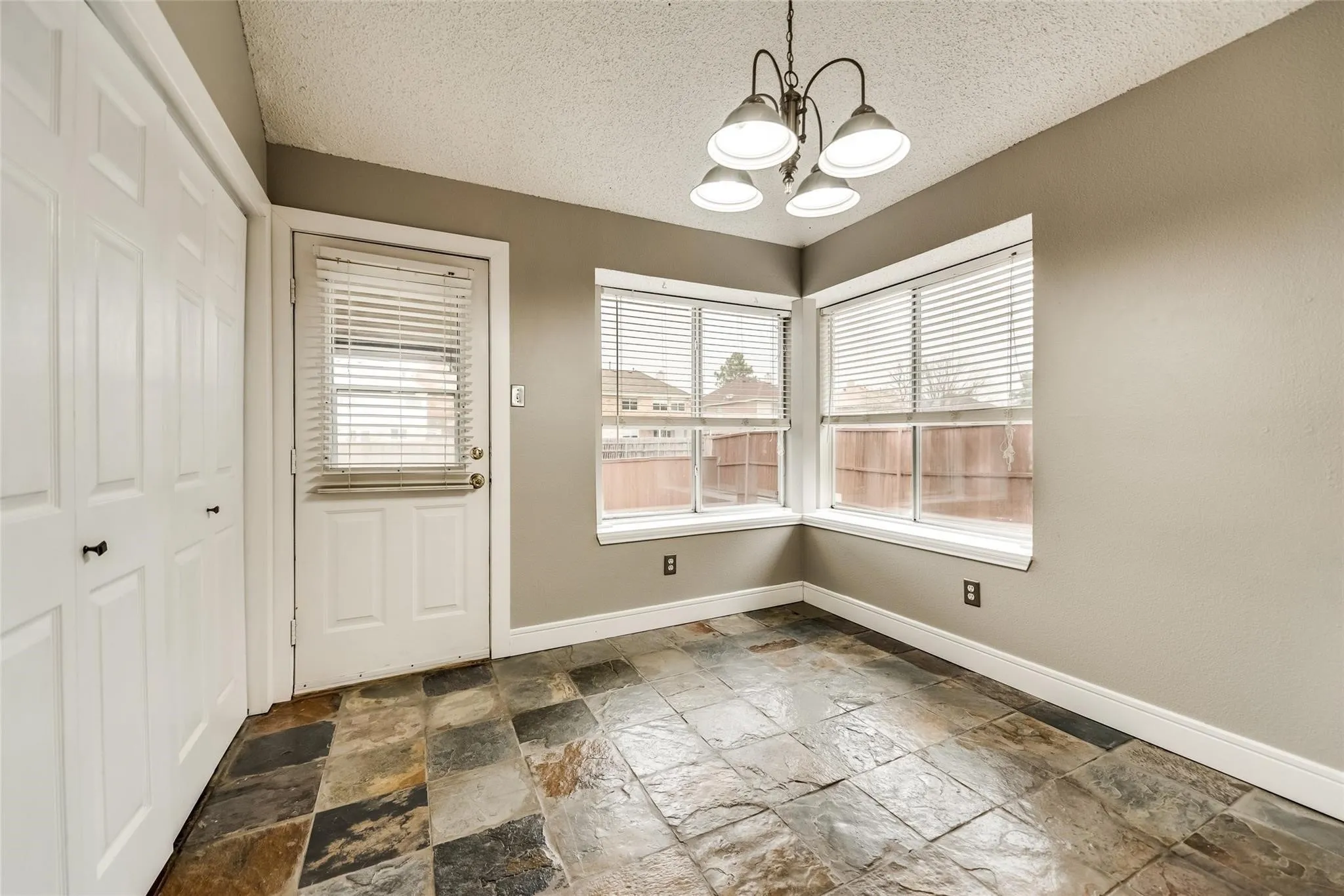 Single Family Residence For Rent in Dallas County , 7409 Gillon Drive, Rowlett, Texas 75089, 3 Bedroom, 2 Bathroom, 2 Garage spaces, 1,493 Sqft, built in 1993, mls#21409654, Real Estate Agent in Rowlett, Homes For Rent in Dallas county, Homes For Rent in Rowlett, Realtor in Rowlett Texas, Real Estate Brokerage Independent Realty Texas, Luminita Cordes Realtor