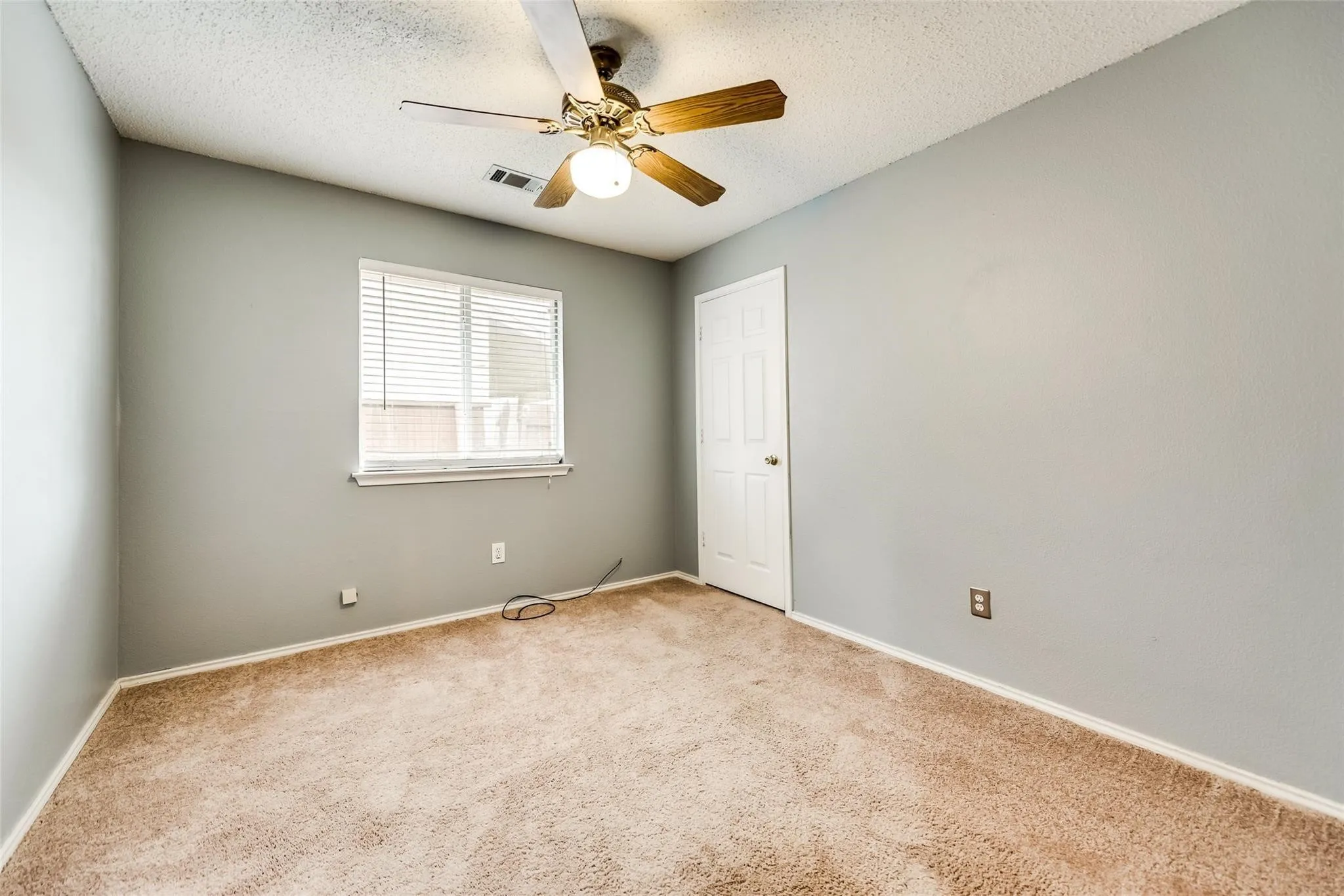 Single Family Residence For Rent in Dallas County , 7409 Gillon Drive, Rowlett, Texas 75089, 3 Bedroom, 2 Bathroom, 2 Garage spaces, 1,493 Sqft, built in 1993, mls#21409654, Real Estate Agent in Rowlett, Homes For Rent in Dallas county, Homes For Rent in Rowlett, Realtor in Rowlett Texas, Real Estate Brokerage Independent Realty Texas, Luminita Cordes Realtor