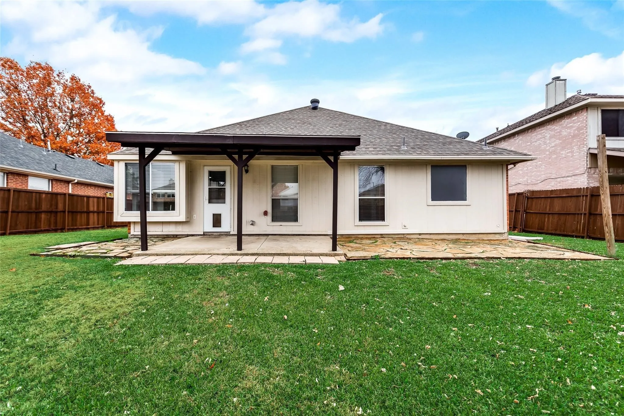 Single Family Residence For Rent in Dallas County , 7409 Gillon Drive, Rowlett, Texas 75089, 3 Bedroom, 2 Bathroom, 2 Garage spaces, 1,493 Sqft, built in 1993, mls#21409654, Real Estate Agent in Rowlett, Homes For Rent in Dallas county, Homes For Rent in Rowlett, Realtor in Rowlett Texas, Real Estate Brokerage Independent Realty Texas, Luminita Cordes Realtor