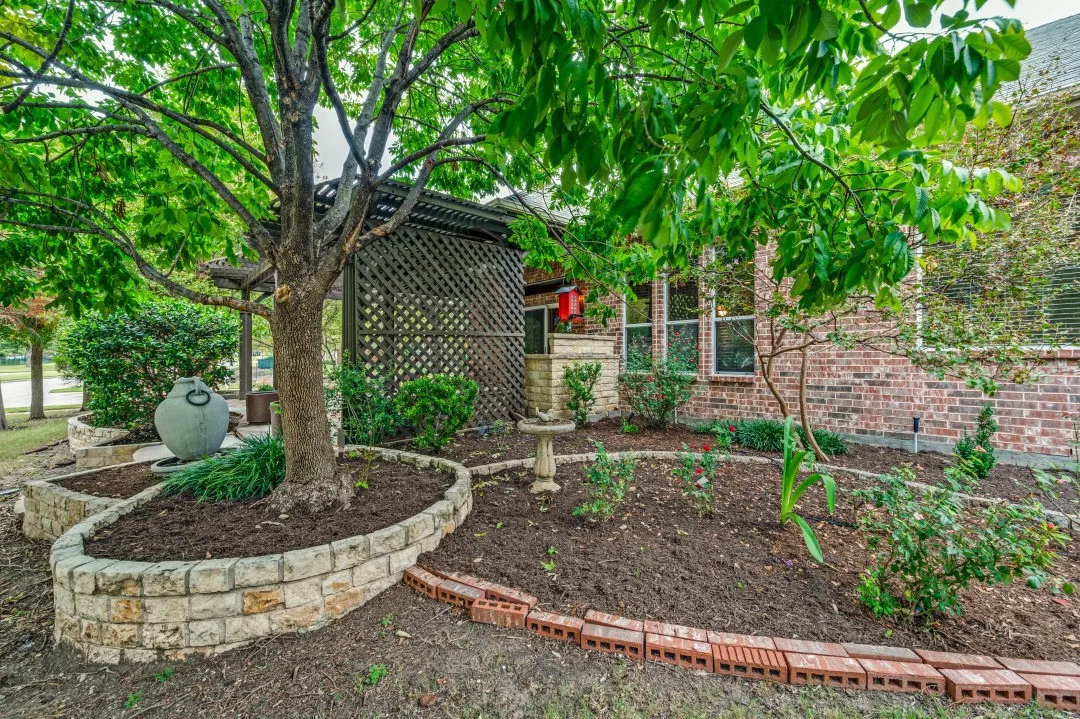 Single Family Residence For Sale in Denton County , 7091 Glen Abbey Court, Frisco, Texas 75036, 3 Bedroom, 3 Bathroom, 3 Garage spaces, 2,650 Sqft, built in 2007, mls#21409912, Real Estate Agent in Frisco, Homes For Sale in Denton county, Homes For Sale in Frisco, Realtor in Frisco Texas, Real Estate Brokerage Independent Realty Texas, Luminita Cordes Realtor