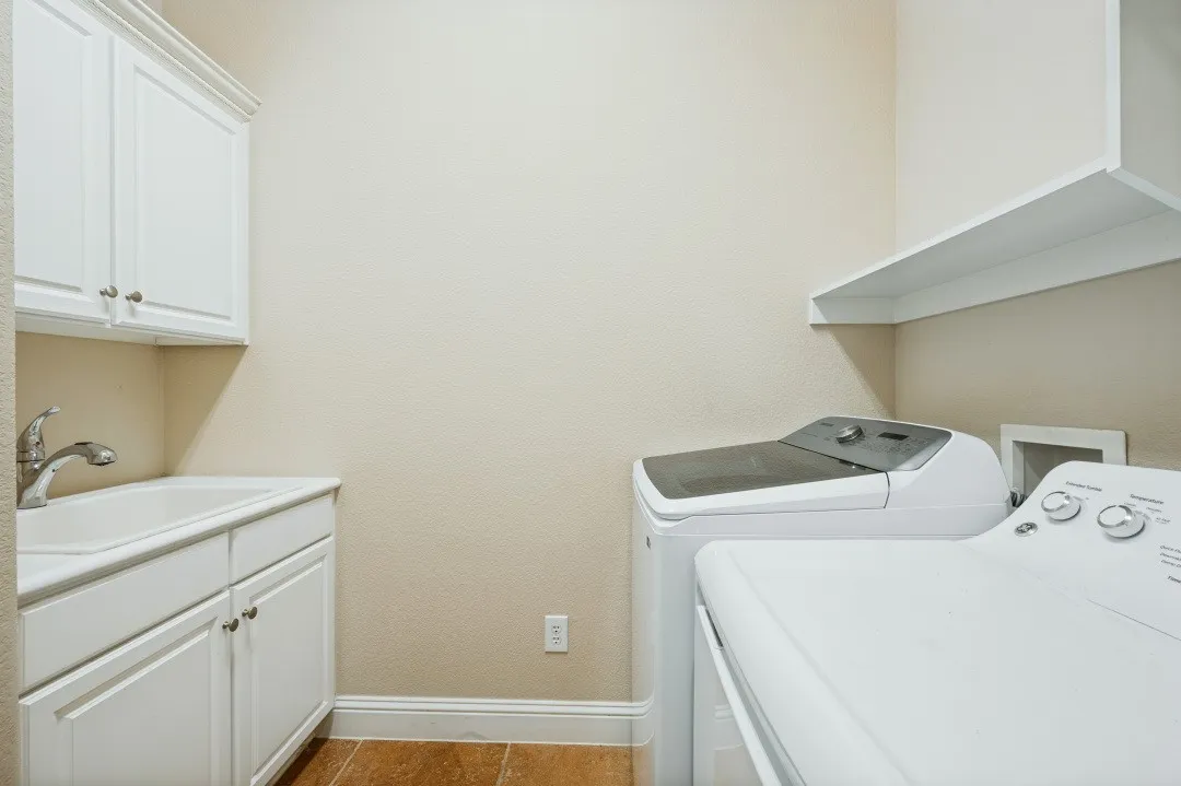 Single Family Residence For Sale in Denton County , 7091 Glen Abbey Court, Frisco, Texas 75036, 3 Bedroom, 3 Bathroom, 3 Garage spaces, 2,650 Sqft, built in 2007, mls#21409912, Real Estate Agent in Frisco, Homes For Sale in Denton county, Homes For Sale in Frisco, Realtor in Frisco Texas, Real Estate Brokerage Independent Realty Texas, Luminita Cordes Realtor