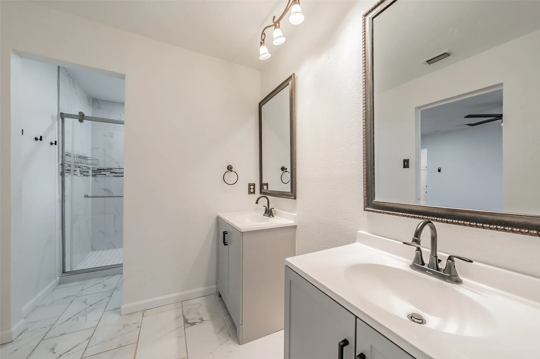 Single Family Residence For Sale in Tarrant County , 6704 Greenacres Drive, North Richland Hills, Texas 76182, 3 Bedroom, 2 Bathroom, 2 Garage spaces, 1,647 Sqft, built in 1978, mls#21410616, Real Estate Agent in North Richland Hills, Homes For Sale in Tarrant county, Homes For Sale in North Richland Hills, Realtor in North Richland Hills Texas, Real Estate Brokerage Independent Realty Texas, Luminita Cordes Realtor