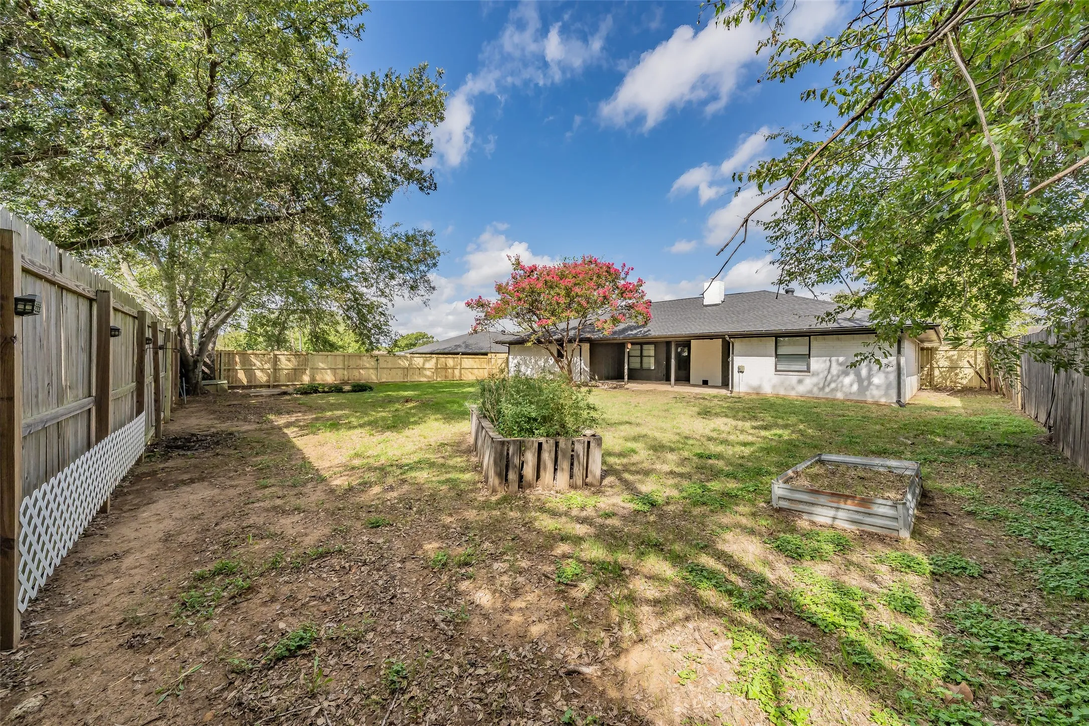 Single Family Residence For Sale in Tarrant County , 6704 Greenacres Drive, North Richland Hills, Texas 76182, 3 Bedroom, 2 Bathroom, 2 Garage spaces, 1,647 Sqft, built in 1978, mls#21410616, Real Estate Agent in North Richland Hills, Homes For Sale in Tarrant county, Homes For Sale in North Richland Hills, Realtor in North Richland Hills Texas, Real Estate Brokerage Independent Realty Texas, Luminita Cordes Realtor