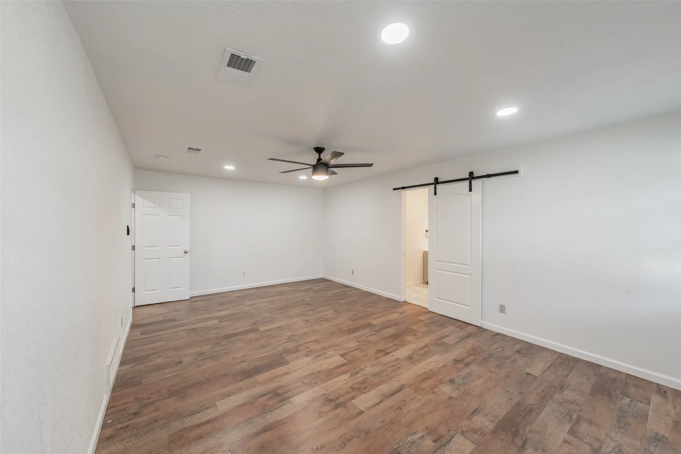 Single Family Residence For Sale in Tarrant County , 6704 Greenacres Drive, North Richland Hills, Texas 76182, 3 Bedroom, 2 Bathroom, 2 Garage spaces, 1,647 Sqft, built in 1978, mls#21410616, Real Estate Agent in North Richland Hills, Homes For Sale in Tarrant county, Homes For Sale in North Richland Hills, Realtor in North Richland Hills Texas, Real Estate Brokerage Independent Realty Texas, Luminita Cordes Realtor