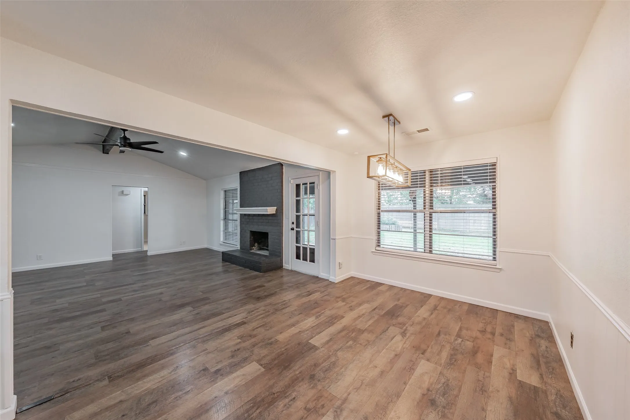 Single Family Residence For Sale in Tarrant County , 6704 Greenacres Drive, North Richland Hills, Texas 76182, 3 Bedroom, 2 Bathroom, 2 Garage spaces, 1,647 Sqft, built in 1978, mls#21410616, Real Estate Agent in North Richland Hills, Homes For Sale in Tarrant county, Homes For Sale in North Richland Hills, Realtor in North Richland Hills Texas, Real Estate Brokerage Independent Realty Texas, Luminita Cordes Realtor