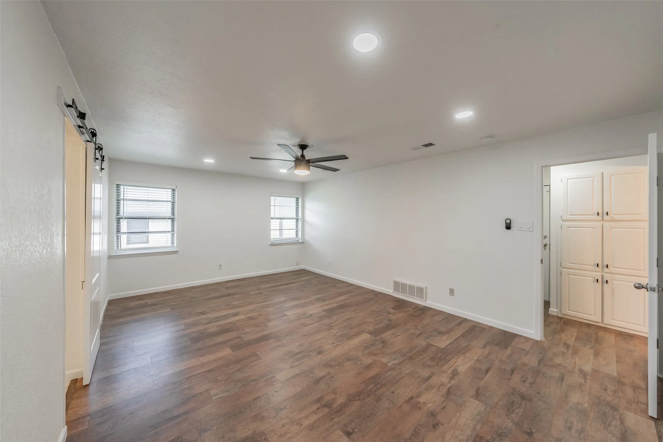 Single Family Residence For Sale in Tarrant County , 6704 Greenacres Drive, North Richland Hills, Texas 76182, 3 Bedroom, 2 Bathroom, 2 Garage spaces, 1,647 Sqft, built in 1978, mls#21410616, Real Estate Agent in North Richland Hills, Homes For Sale in Tarrant county, Homes For Sale in North Richland Hills, Realtor in North Richland Hills Texas, Real Estate Brokerage Independent Realty Texas, Luminita Cordes Realtor