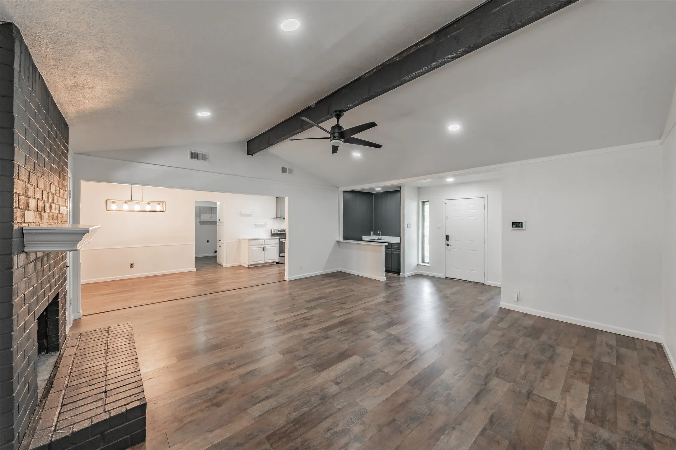 Single Family Residence For Sale in Tarrant County , 6704 Greenacres Drive, North Richland Hills, Texas 76182, 3 Bedroom, 2 Bathroom, 2 Garage spaces, 1,647 Sqft, built in 1978, mls#21410616, Real Estate Agent in North Richland Hills, Homes For Sale in Tarrant county, Homes For Sale in North Richland Hills, Realtor in North Richland Hills Texas, Real Estate Brokerage Independent Realty Texas, Luminita Cordes Realtor
