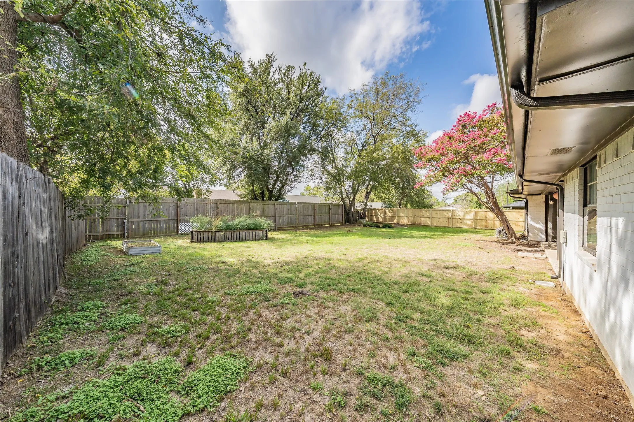 Single Family Residence For Sale in Tarrant County , 6704 Greenacres Drive, North Richland Hills, Texas 76182, 3 Bedroom, 2 Bathroom, 2 Garage spaces, 1,647 Sqft, built in 1978, mls#21410616, Real Estate Agent in North Richland Hills, Homes For Sale in Tarrant county, Homes For Sale in North Richland Hills, Realtor in North Richland Hills Texas, Real Estate Brokerage Independent Realty Texas, Luminita Cordes Realtor