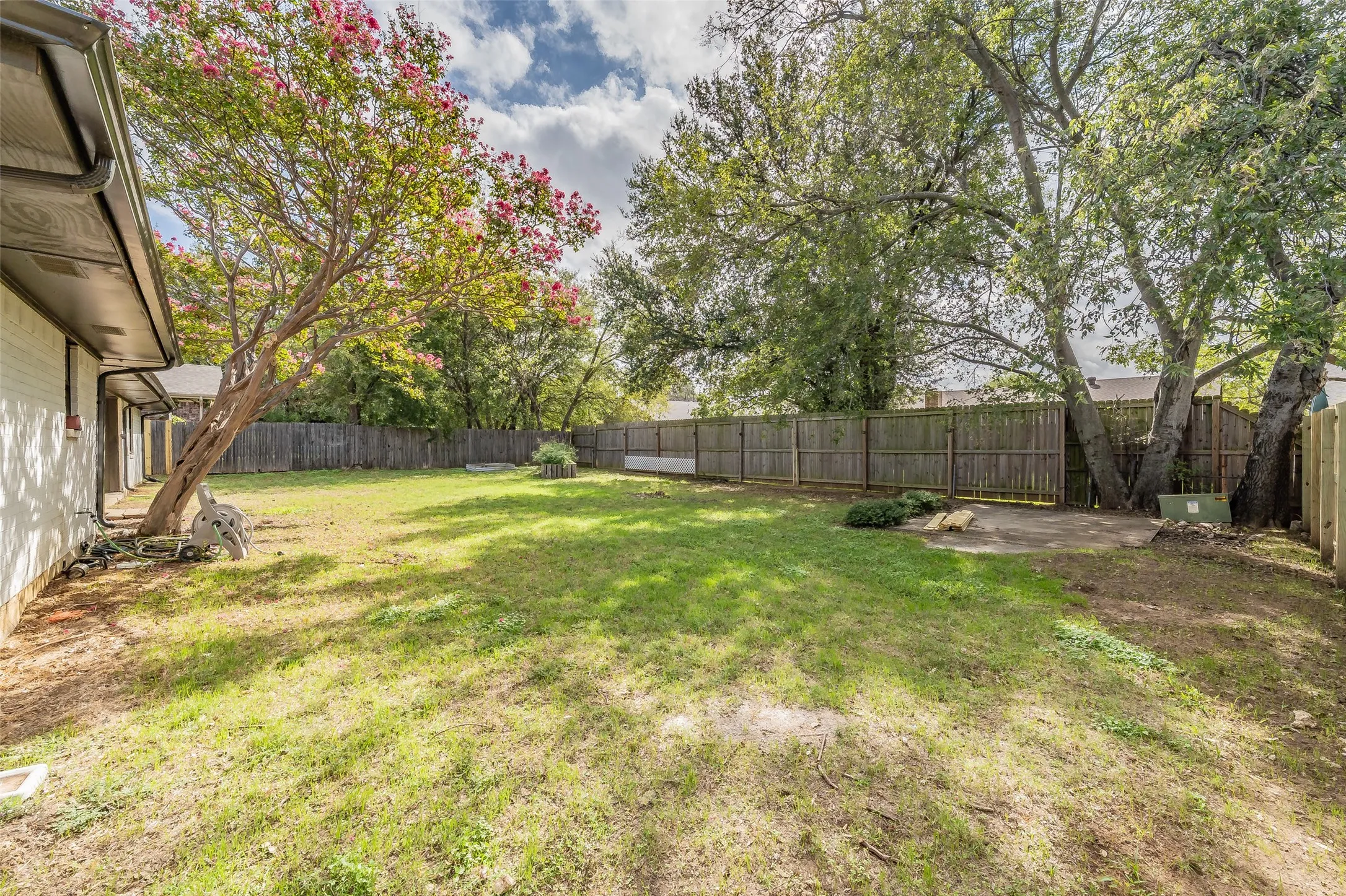 Single Family Residence For Sale in Tarrant County , 6704 Greenacres Drive, North Richland Hills, Texas 76182, 3 Bedroom, 2 Bathroom, 2 Garage spaces, 1,647 Sqft, built in 1978, mls#21410616, Real Estate Agent in North Richland Hills, Homes For Sale in Tarrant county, Homes For Sale in North Richland Hills, Realtor in North Richland Hills Texas, Real Estate Brokerage Independent Realty Texas, Luminita Cordes Realtor