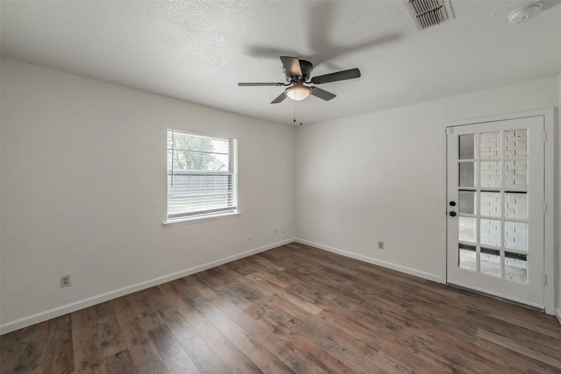 Single Family Residence For Sale in Tarrant County , 6704 Greenacres Drive, North Richland Hills, Texas 76182, 3 Bedroom, 2 Bathroom, 2 Garage spaces, 1,647 Sqft, built in 1978, mls#21410616, Real Estate Agent in North Richland Hills, Homes For Sale in Tarrant county, Homes For Sale in North Richland Hills, Realtor in North Richland Hills Texas, Real Estate Brokerage Independent Realty Texas, Luminita Cordes Realtor