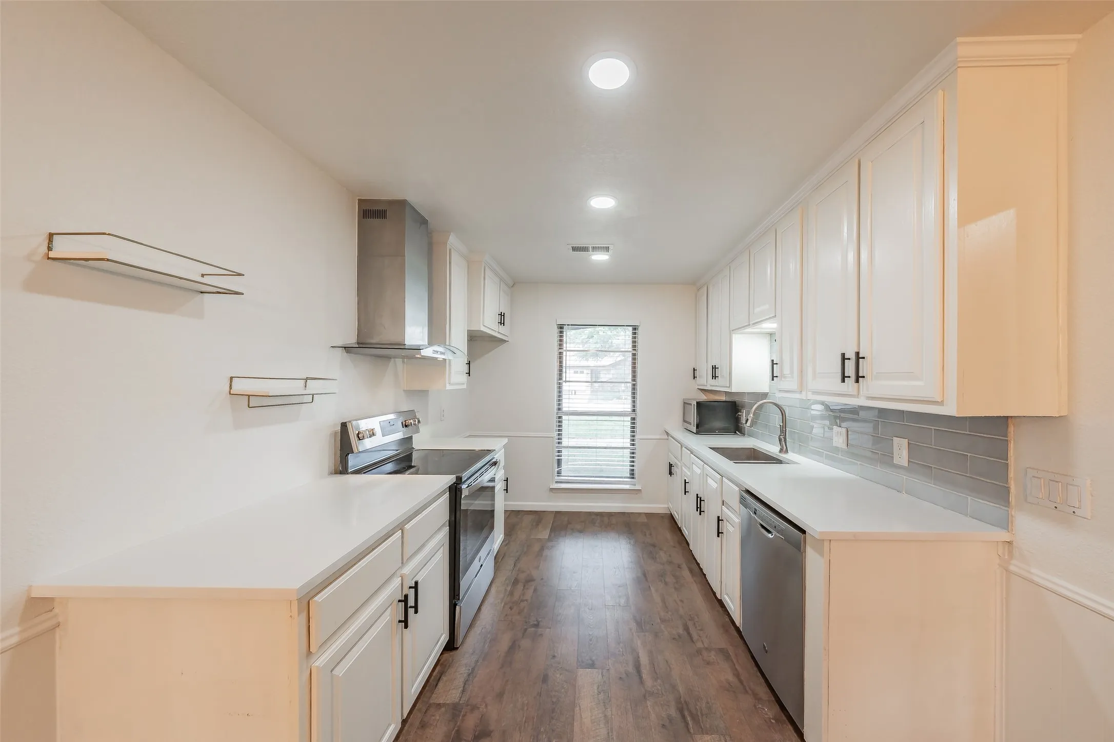 Single Family Residence For Sale in Tarrant County , 6704 Greenacres Drive, North Richland Hills, Texas 76182, 3 Bedroom, 2 Bathroom, 2 Garage spaces, 1,647 Sqft, built in 1978, mls#21410616, Real Estate Agent in North Richland Hills, Homes For Sale in Tarrant county, Homes For Sale in North Richland Hills, Realtor in North Richland Hills Texas, Real Estate Brokerage Independent Realty Texas, Luminita Cordes Realtor