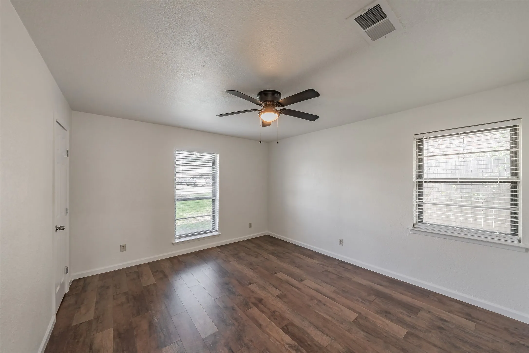 Single Family Residence For Sale in Tarrant County , 6704 Greenacres Drive, North Richland Hills, Texas 76182, 3 Bedroom, 2 Bathroom, 2 Garage spaces, 1,647 Sqft, built in 1978, mls#21410616, Real Estate Agent in North Richland Hills, Homes For Sale in Tarrant county, Homes For Sale in North Richland Hills, Realtor in North Richland Hills Texas, Real Estate Brokerage Independent Realty Texas, Luminita Cordes Realtor