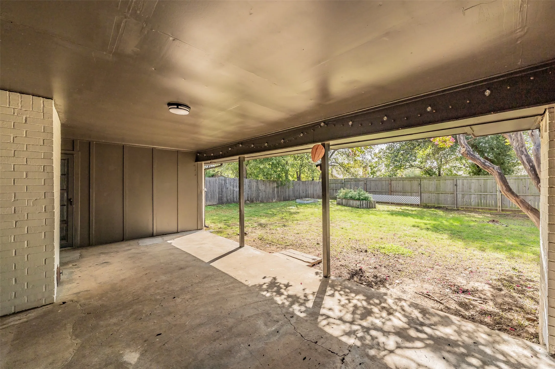 Single Family Residence For Sale in Tarrant County , 6704 Greenacres Drive, North Richland Hills, Texas 76182, 3 Bedroom, 2 Bathroom, 2 Garage spaces, 1,647 Sqft, built in 1978, mls#21410616, Real Estate Agent in North Richland Hills, Homes For Sale in Tarrant county, Homes For Sale in North Richland Hills, Realtor in North Richland Hills Texas, Real Estate Brokerage Independent Realty Texas, Luminita Cordes Realtor