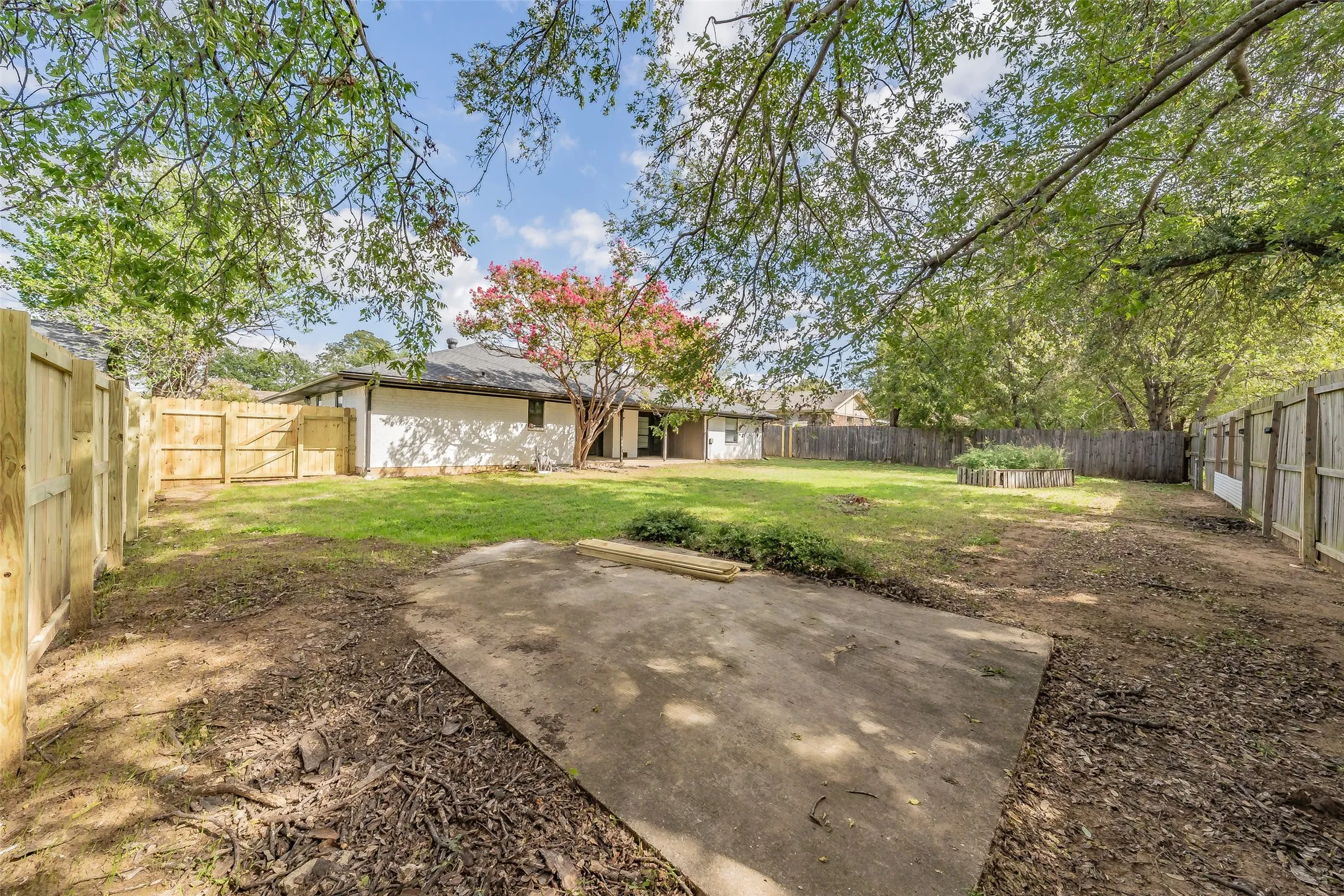 Single Family Residence For Sale in Tarrant County , 6704 Greenacres Drive, North Richland Hills, Texas 76182, 3 Bedroom, 2 Bathroom, 2 Garage spaces, 1,647 Sqft, built in 1978, mls#21410616, Real Estate Agent in North Richland Hills, Homes For Sale in Tarrant county, Homes For Sale in North Richland Hills, Realtor in North Richland Hills Texas, Real Estate Brokerage Independent Realty Texas, Luminita Cordes Realtor