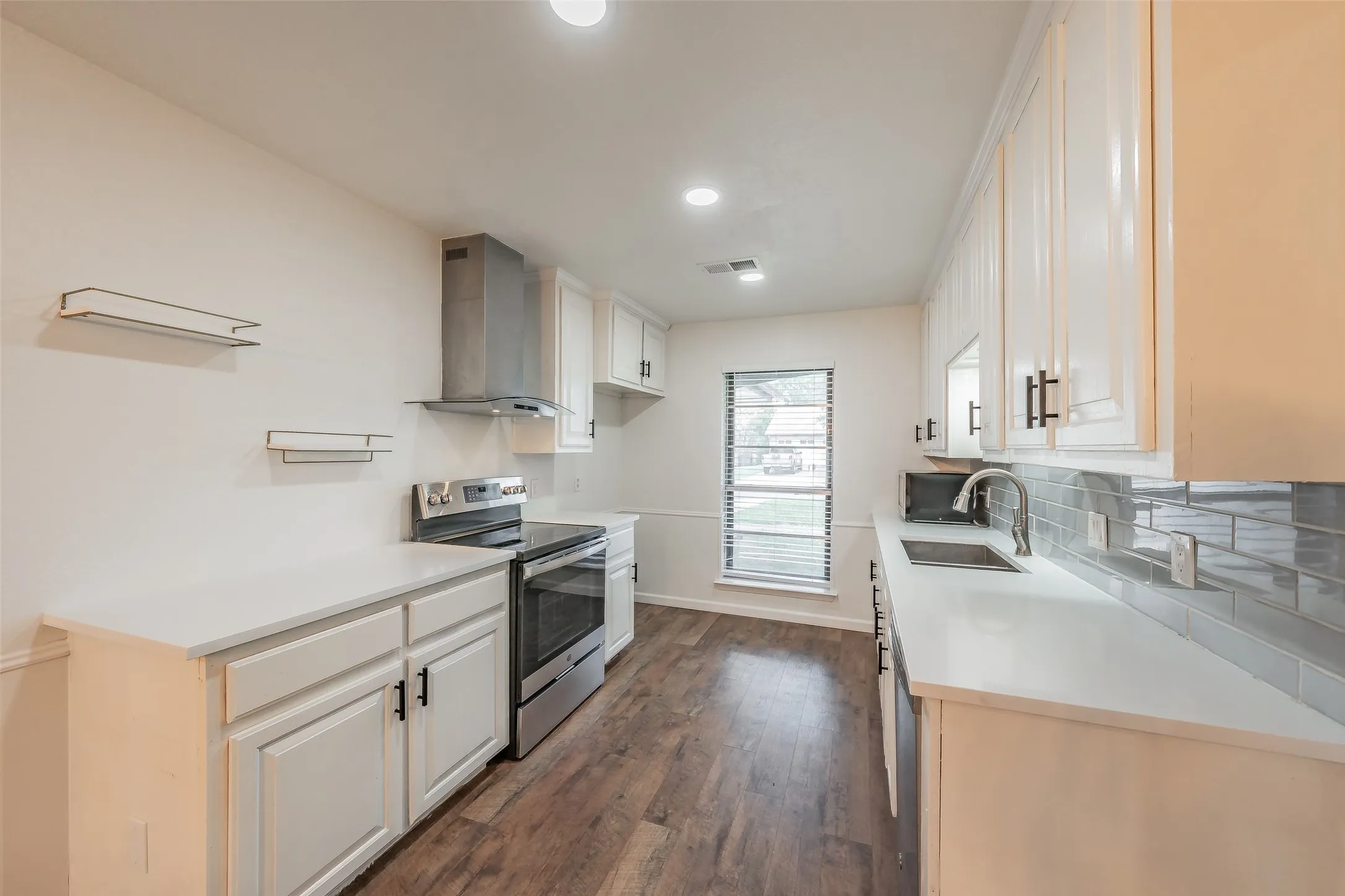 Single Family Residence For Sale in Tarrant County , 6704 Greenacres Drive, North Richland Hills, Texas 76182, 3 Bedroom, 2 Bathroom, 2 Garage spaces, 1,647 Sqft, built in 1978, mls#21410616, Real Estate Agent in North Richland Hills, Homes For Sale in Tarrant county, Homes For Sale in North Richland Hills, Realtor in North Richland Hills Texas, Real Estate Brokerage Independent Realty Texas, Luminita Cordes Realtor