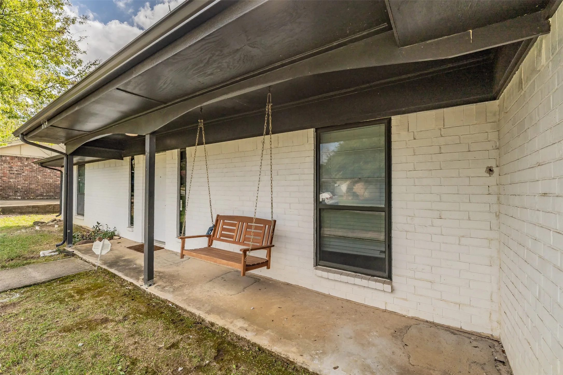 Single Family Residence For Sale in Tarrant County , 6704 Greenacres Drive, North Richland Hills, Texas 76182, 3 Bedroom, 2 Bathroom, 2 Garage spaces, 1,647 Sqft, built in 1978, mls#21410616, Real Estate Agent in North Richland Hills, Homes For Sale in Tarrant county, Homes For Sale in North Richland Hills, Realtor in North Richland Hills Texas, Real Estate Brokerage Independent Realty Texas, Luminita Cordes Realtor