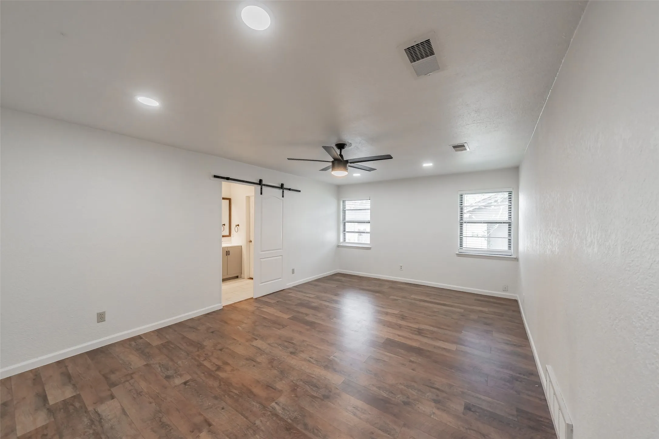 Single Family Residence For Sale in Tarrant County , 6704 Greenacres Drive, North Richland Hills, Texas 76182, 3 Bedroom, 2 Bathroom, 2 Garage spaces, 1,647 Sqft, built in 1978, mls#21410616, Real Estate Agent in North Richland Hills, Homes For Sale in Tarrant county, Homes For Sale in North Richland Hills, Realtor in North Richland Hills Texas, Real Estate Brokerage Independent Realty Texas, Luminita Cordes Realtor