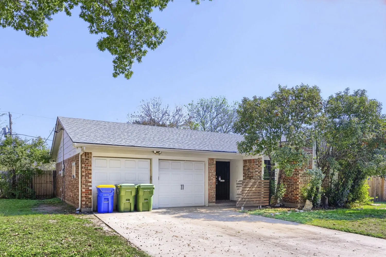 Single Family Residence For Sale in Tarrant County , 6604 Brookdale Drive, Watauga, Texas 76148, 3 Bedroom, 2 Bathroom, 2 Garage spaces, 1,364 Sqft, built in 1978, mls#21410784, Real Estate Agent in Watauga, Homes For Sale in Tarrant county, Homes For Sale in Watauga, Realtor in Watauga Texas, Real Estate Brokerage Independent Realty Texas, Luminita Cordes Realtor