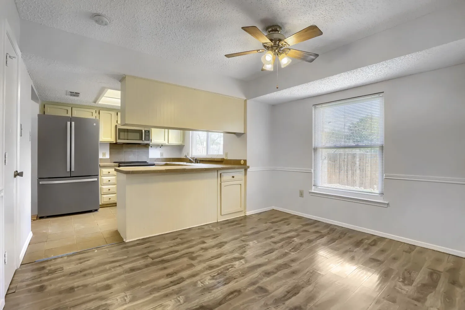 Single Family Residence For Sale in Tarrant County , 6604 Brookdale Drive, Watauga, Texas 76148, 3 Bedroom, 2 Bathroom, 2 Garage spaces, 1,364 Sqft, built in 1978, mls#21410784, Real Estate Agent in Watauga, Homes For Sale in Tarrant county, Homes For Sale in Watauga, Realtor in Watauga Texas, Real Estate Brokerage Independent Realty Texas, Luminita Cordes Realtor