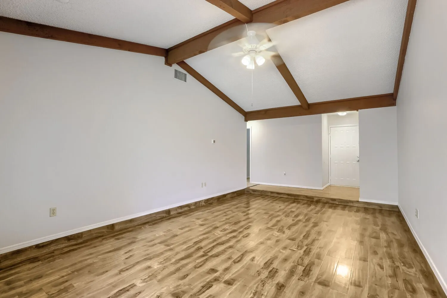 Single Family Residence For Sale in Tarrant County , 6604 Brookdale Drive, Watauga, Texas 76148, 3 Bedroom, 2 Bathroom, 2 Garage spaces, 1,364 Sqft, built in 1978, mls#21410784, Real Estate Agent in Watauga, Homes For Sale in Tarrant county, Homes For Sale in Watauga, Realtor in Watauga Texas, Real Estate Brokerage Independent Realty Texas, Luminita Cordes Realtor