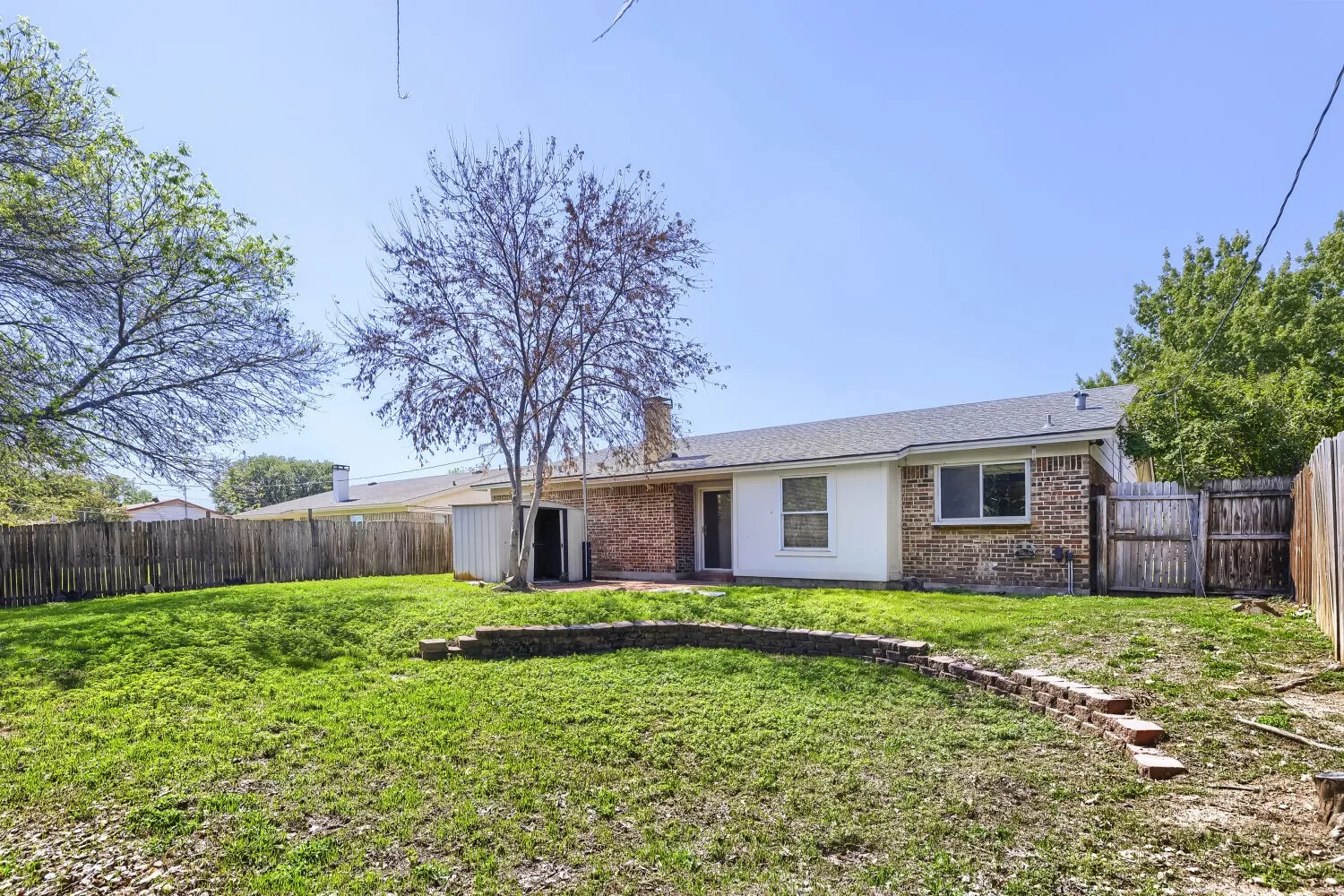 Single Family Residence For Sale in Tarrant County , 6604 Brookdale Drive, Watauga, Texas 76148, 3 Bedroom, 2 Bathroom, 2 Garage spaces, 1,364 Sqft, built in 1978, mls#21410784, Real Estate Agent in Watauga, Homes For Sale in Tarrant county, Homes For Sale in Watauga, Realtor in Watauga Texas, Real Estate Brokerage Independent Realty Texas, Luminita Cordes Realtor