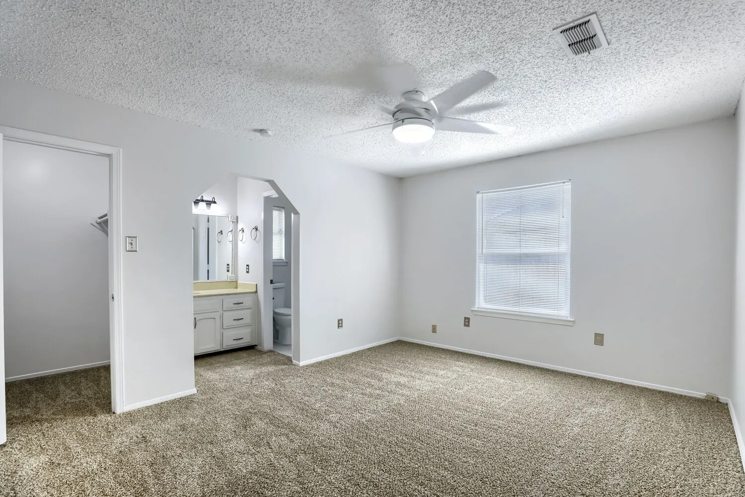 Single Family Residence For Sale in Tarrant County , 6604 Brookdale Drive, Watauga, Texas 76148, 3 Bedroom, 2 Bathroom, 2 Garage spaces, 1,364 Sqft, built in 1978, mls#21410784, Real Estate Agent in Watauga, Homes For Sale in Tarrant county, Homes For Sale in Watauga, Realtor in Watauga Texas, Real Estate Brokerage Independent Realty Texas, Luminita Cordes Realtor