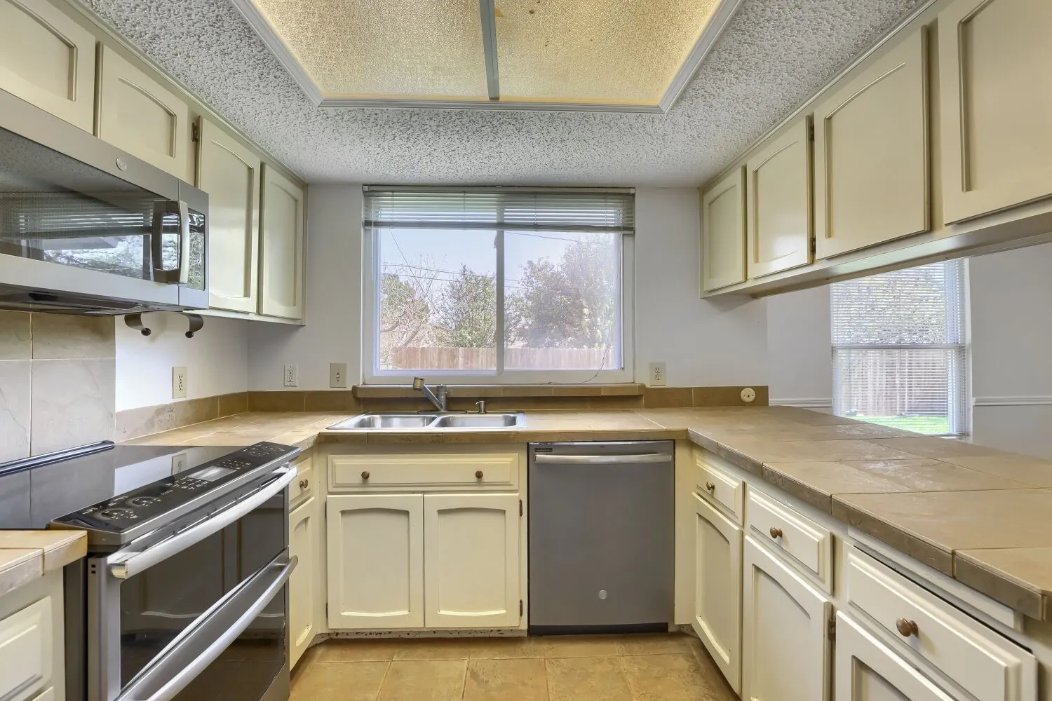 Single Family Residence For Sale in Tarrant County , 6604 Brookdale Drive, Watauga, Texas 76148, 3 Bedroom, 2 Bathroom, 2 Garage spaces, 1,364 Sqft, built in 1978, mls#21410784, Real Estate Agent in Watauga, Homes For Sale in Tarrant county, Homes For Sale in Watauga, Realtor in Watauga Texas, Real Estate Brokerage Independent Realty Texas, Luminita Cordes Realtor