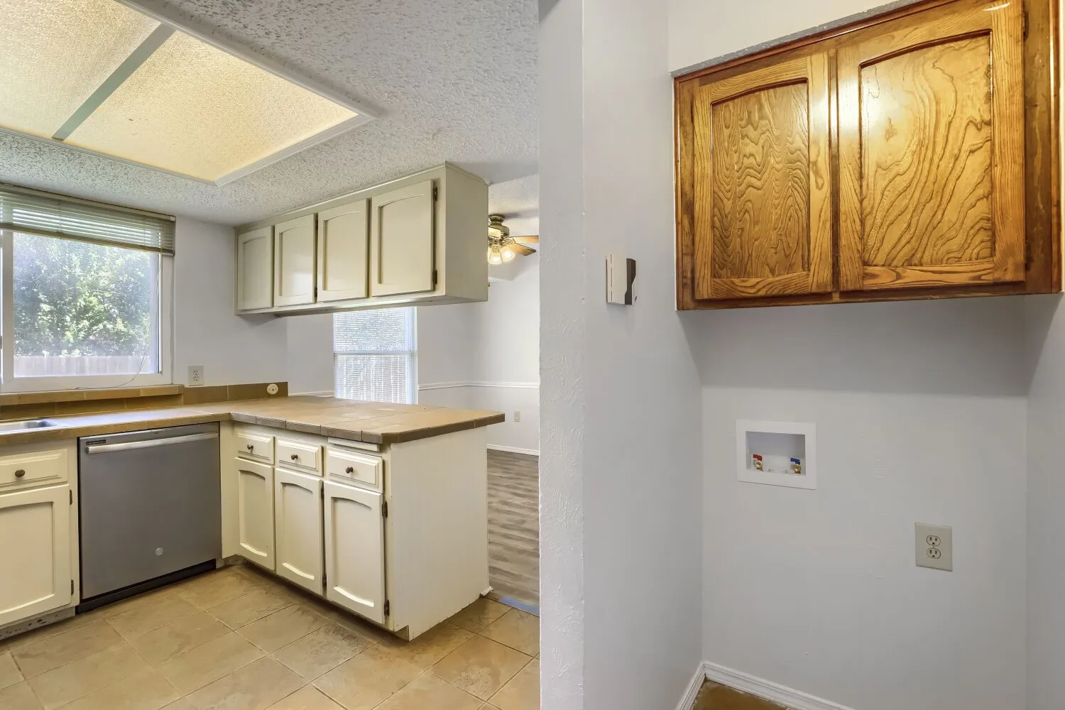 Single Family Residence For Sale in Tarrant County , 6604 Brookdale Drive, Watauga, Texas 76148, 3 Bedroom, 2 Bathroom, 2 Garage spaces, 1,364 Sqft, built in 1978, mls#21410784, Real Estate Agent in Watauga, Homes For Sale in Tarrant county, Homes For Sale in Watauga, Realtor in Watauga Texas, Real Estate Brokerage Independent Realty Texas, Luminita Cordes Realtor