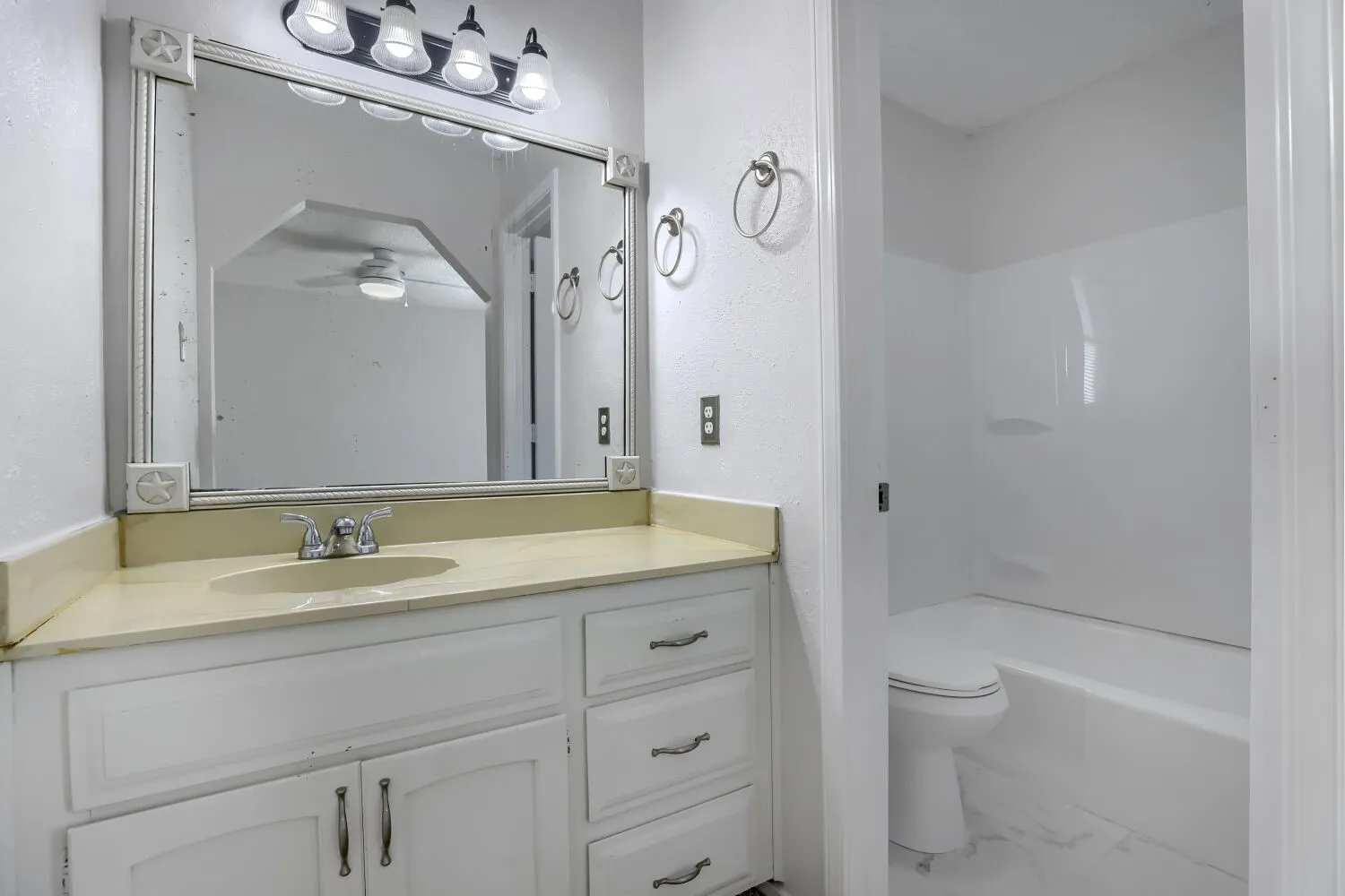 Single Family Residence For Sale in Tarrant County , 6604 Brookdale Drive, Watauga, Texas 76148, 3 Bedroom, 2 Bathroom, 2 Garage spaces, 1,364 Sqft, built in 1978, mls#21410784, Real Estate Agent in Watauga, Homes For Sale in Tarrant county, Homes For Sale in Watauga, Realtor in Watauga Texas, Real Estate Brokerage Independent Realty Texas, Luminita Cordes Realtor