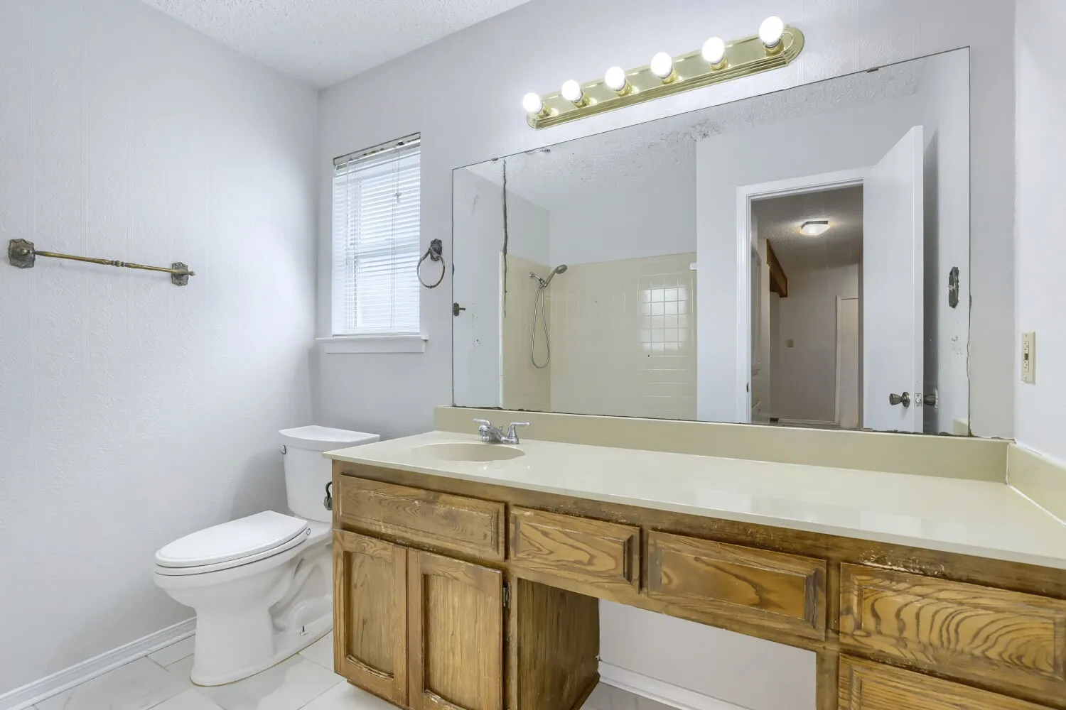 Single Family Residence For Sale in Tarrant County , 6604 Brookdale Drive, Watauga, Texas 76148, 3 Bedroom, 2 Bathroom, 2 Garage spaces, 1,364 Sqft, built in 1978, mls#21410784, Real Estate Agent in Watauga, Homes For Sale in Tarrant county, Homes For Sale in Watauga, Realtor in Watauga Texas, Real Estate Brokerage Independent Realty Texas, Luminita Cordes Realtor