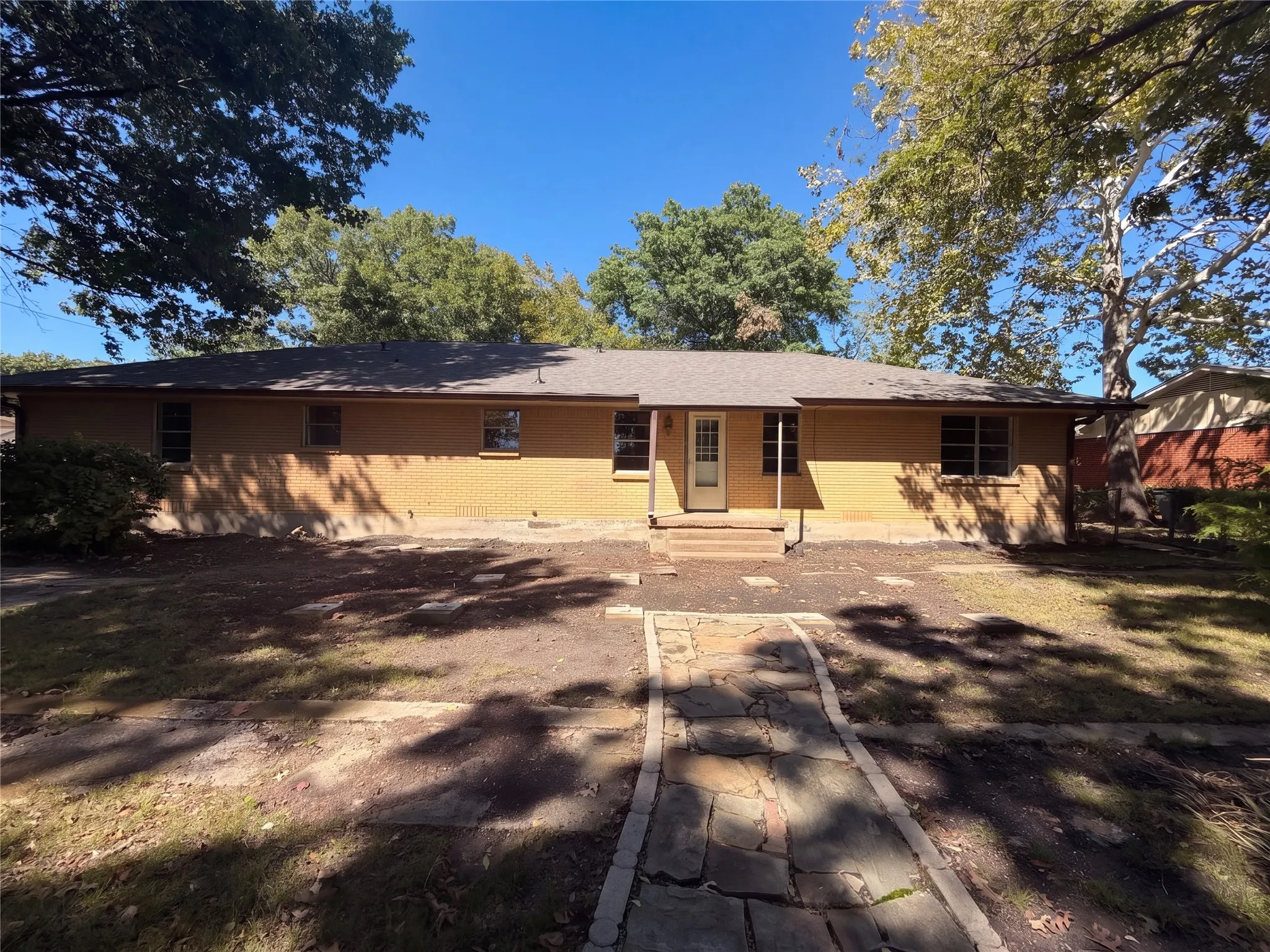Single Family Residence For Sale in Grayson County , 415 W Fulton Street, Van Alstyne, Texas 75495, 3 Bedroom, 2 Bathroom, 2 Garage spaces, 1,820 Sqft, built in 1962, mls#21410890, Real Estate Agent in Van Alstyne, Homes For Sale in Grayson county, Homes For Sale in Van Alstyne, Realtor in Van Alstyne Texas, Real Estate Brokerage Independent Realty Texas, Luminita Cordes Realtor
