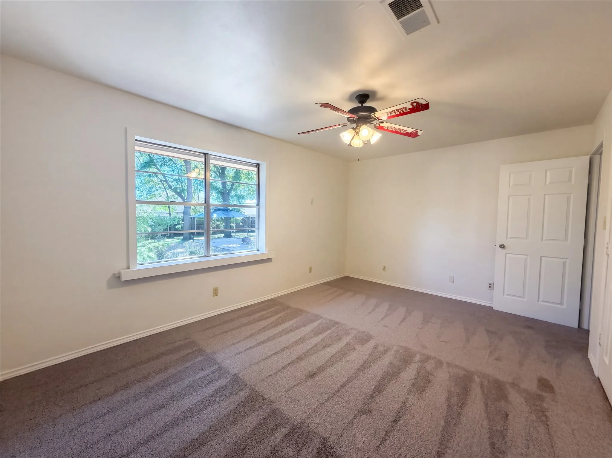 Single Family Residence For Sale in Grayson County , 415 W Fulton Street, Van Alstyne, Texas 75495, 3 Bedroom, 2 Bathroom, 2 Garage spaces, 1,820 Sqft, built in 1962, mls#21410890, Real Estate Agent in Van Alstyne, Homes For Sale in Grayson county, Homes For Sale in Van Alstyne, Realtor in Van Alstyne Texas, Real Estate Brokerage Independent Realty Texas, Luminita Cordes Realtor