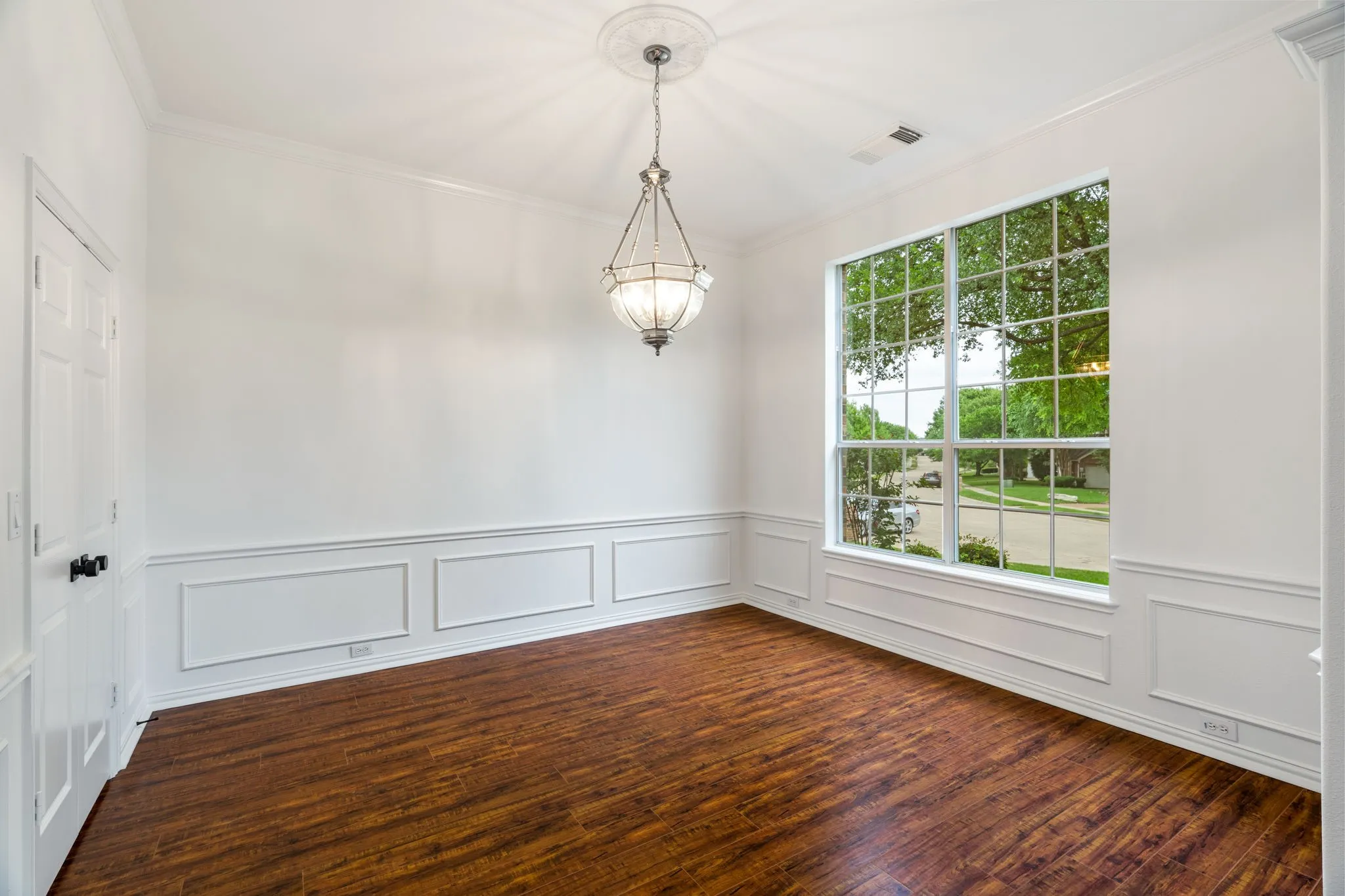 Single Family Residence For Sale in Collin County , 3307 Meadow Wood Drive, Richardson, Texas 75082, 5 Bedroom, 5 Bathroom, 2 Garage spaces, 4,105 Sqft, built in 2000, mls#21402287, Real Estate Agent in Richardson, Homes For Sale in Collin county, Homes For Sale in Richardson, Realtor in Richardson Texas, Real Estate Brokerage Independent Realty Texas, Luminita Cordes Realtor