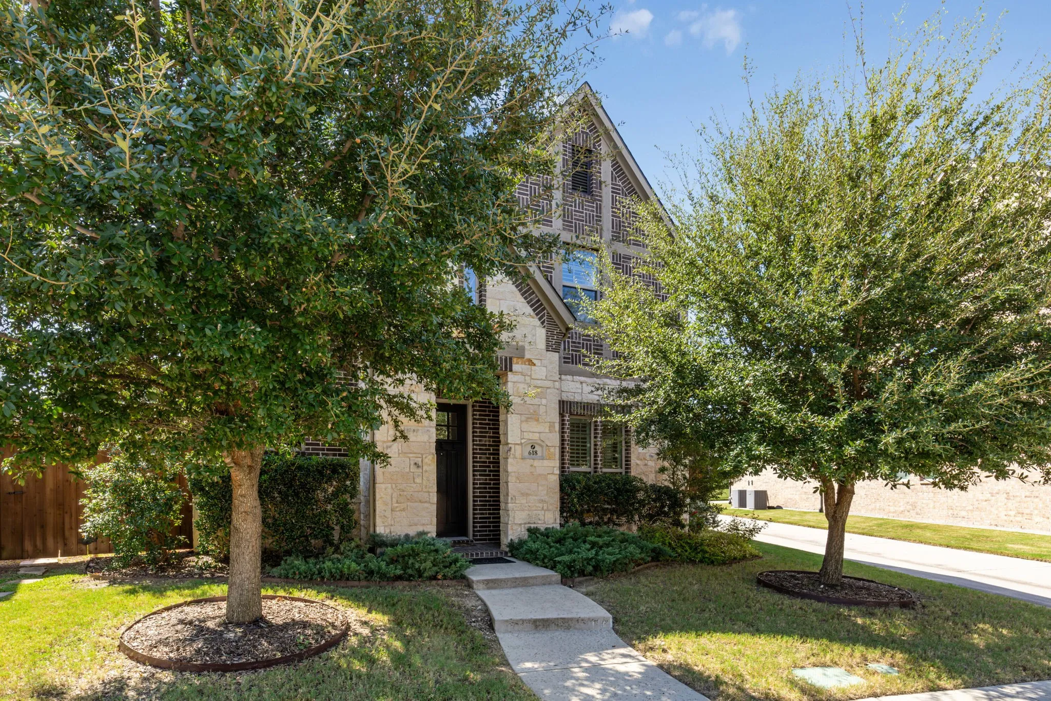 Single Family Residence For Sale in Collin County , 618 Cano Street, Allen, Texas 75002, 4 Bedroom, 4 Bathroom, 2 Garage spaces, 3,369 Sqft, built in 2015, mls#21409773, Real Estate Agent in Allen, Homes For Sale in Collin county, Homes For Sale in Allen, Realtor in Allen Texas, Real Estate Brokerage Independent Realty Texas, Luminita Cordes Realtor
