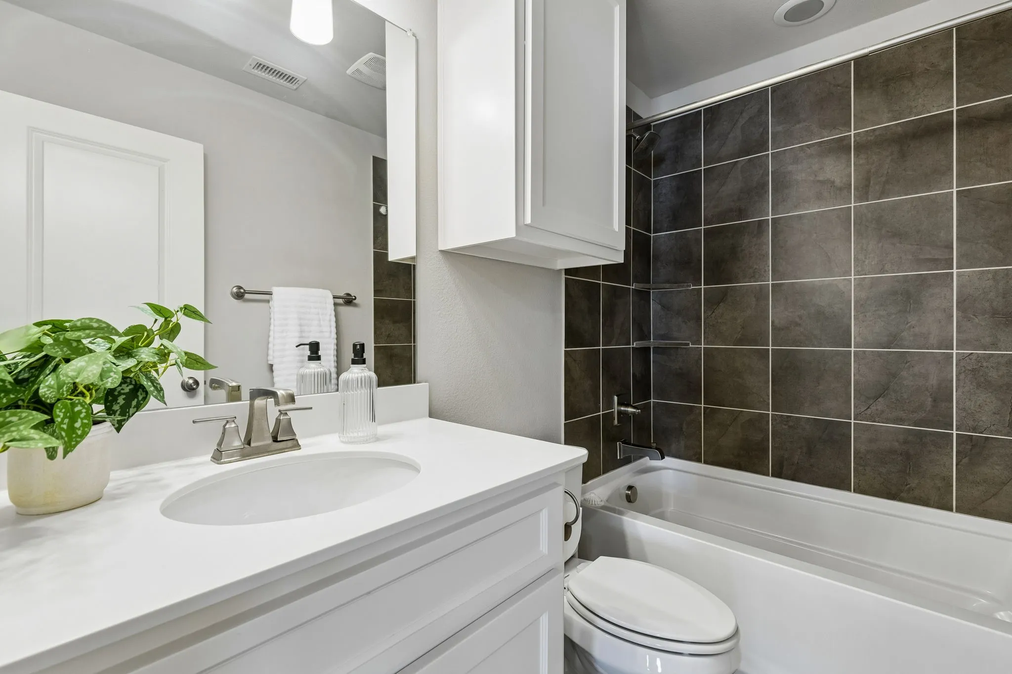 Single Family Residence For Sale in Collin County , 618 Cano Street, Allen, Texas 75002, 4 Bedroom, 4 Bathroom, 2 Garage spaces, 3,369 Sqft, built in 2015, mls#21409773, Real Estate Agent in Allen, Homes For Sale in Collin county, Homes For Sale in Allen, Realtor in Allen Texas, Real Estate Brokerage Independent Realty Texas, Luminita Cordes Realtor